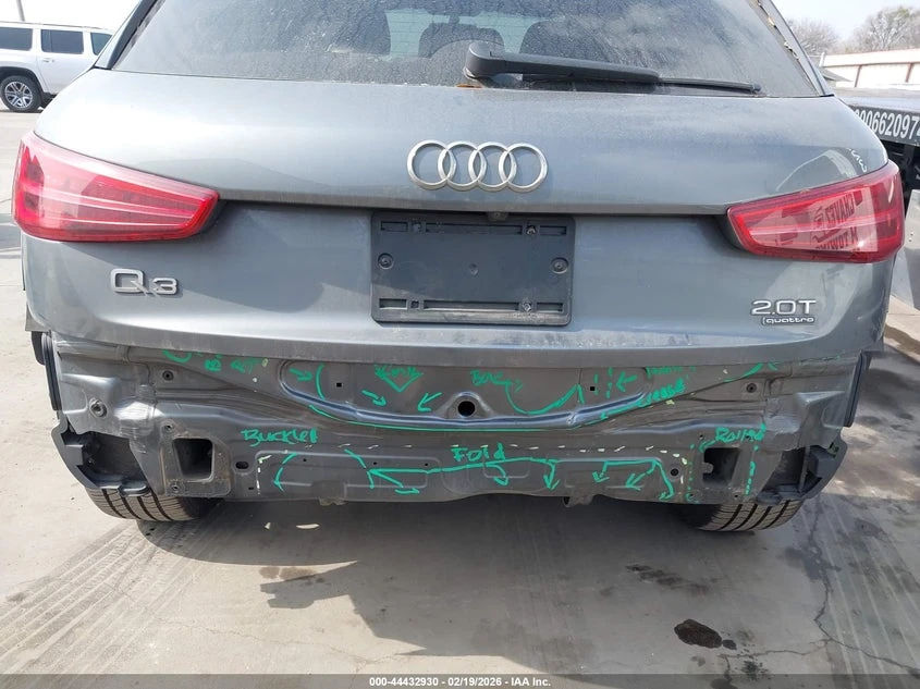 Audi Q3 2.0l 2.0T Premium Plus, снимка 6 - Автомобили и джипове - 54307606