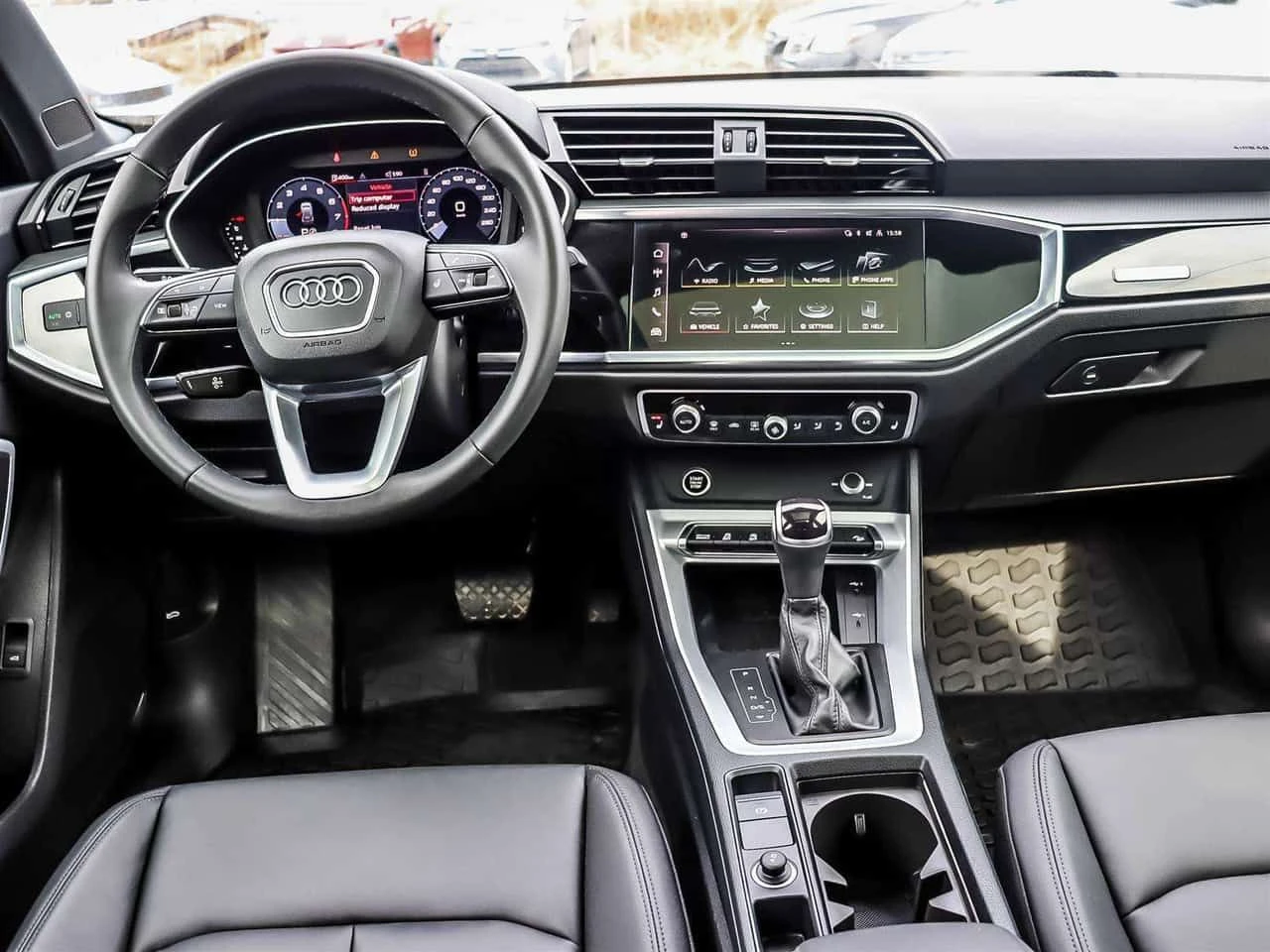 Audi Q3 * BASE * CARFAX * ЦЕНА ДО БГ, снимка 8 - Автомобили и джипове - 54904992