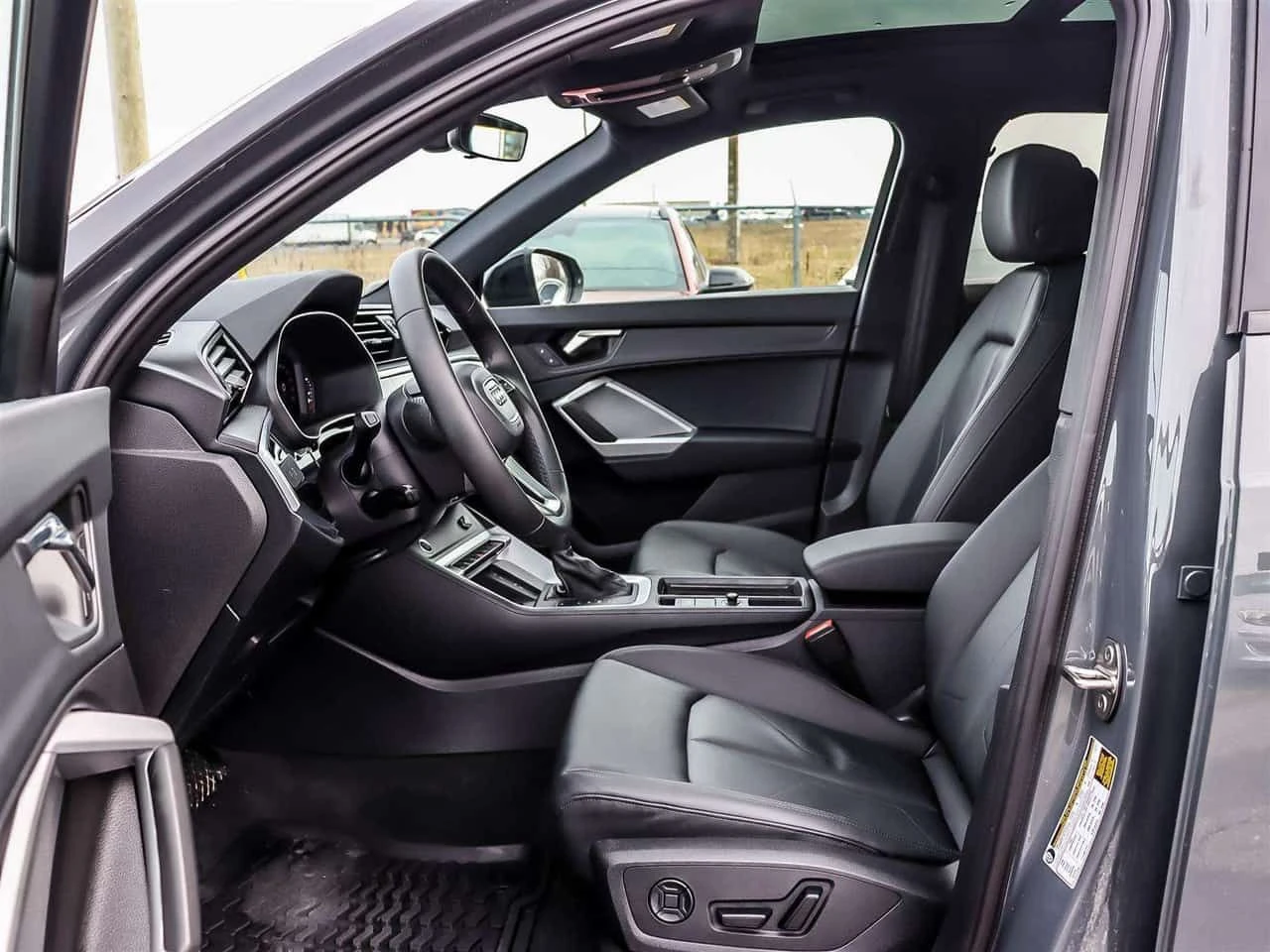 Audi Q3 * BASE * CARFAX * ЦЕНА ДО БГ, снимка 7 - Автомобили и джипове - 54904992
