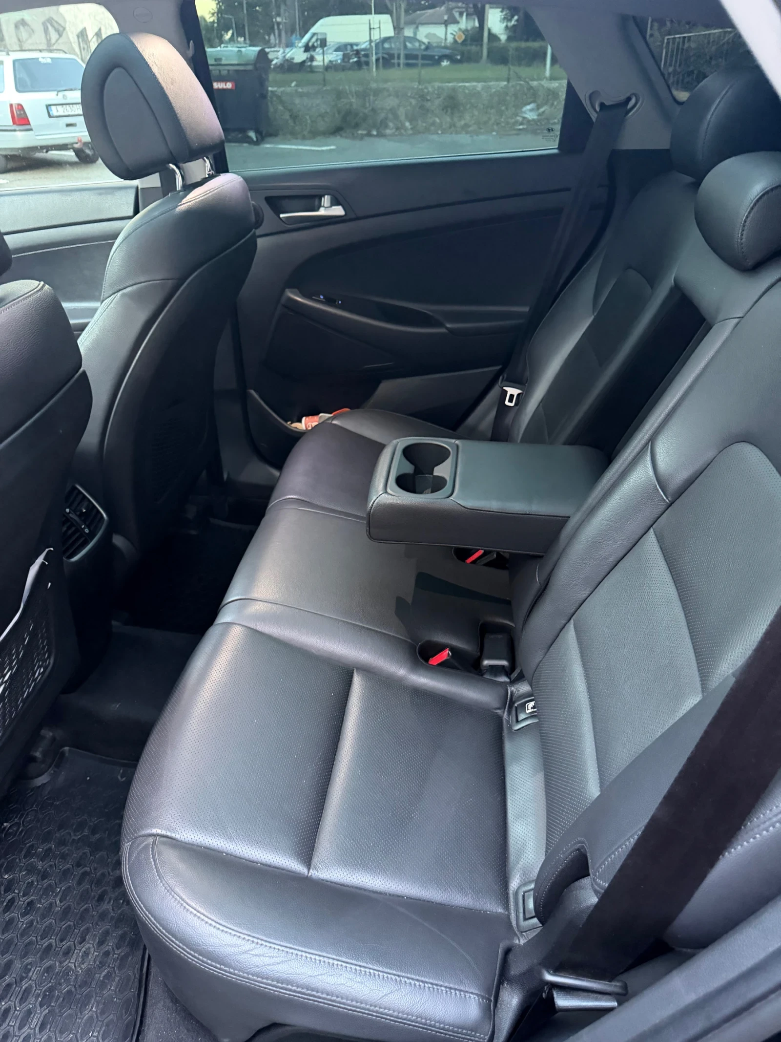 Hyundai Tucson  2.0CRDI Premium 4х4 , снимка 14 - Автомобили и джипове - 54905150