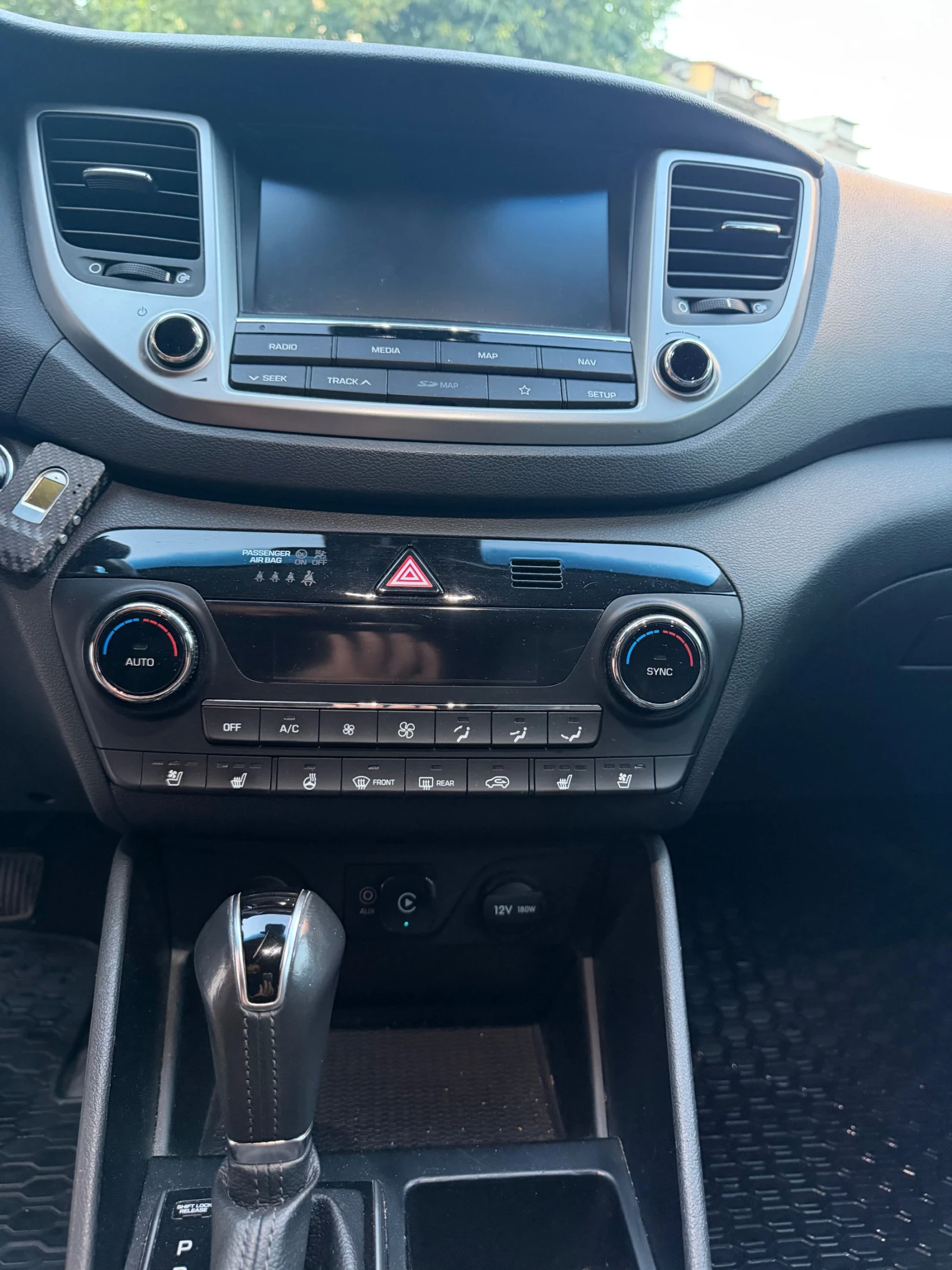 Hyundai Tucson  2.0CRDI Premium 4х4 , снимка 13 - Автомобили и джипове - 54905150