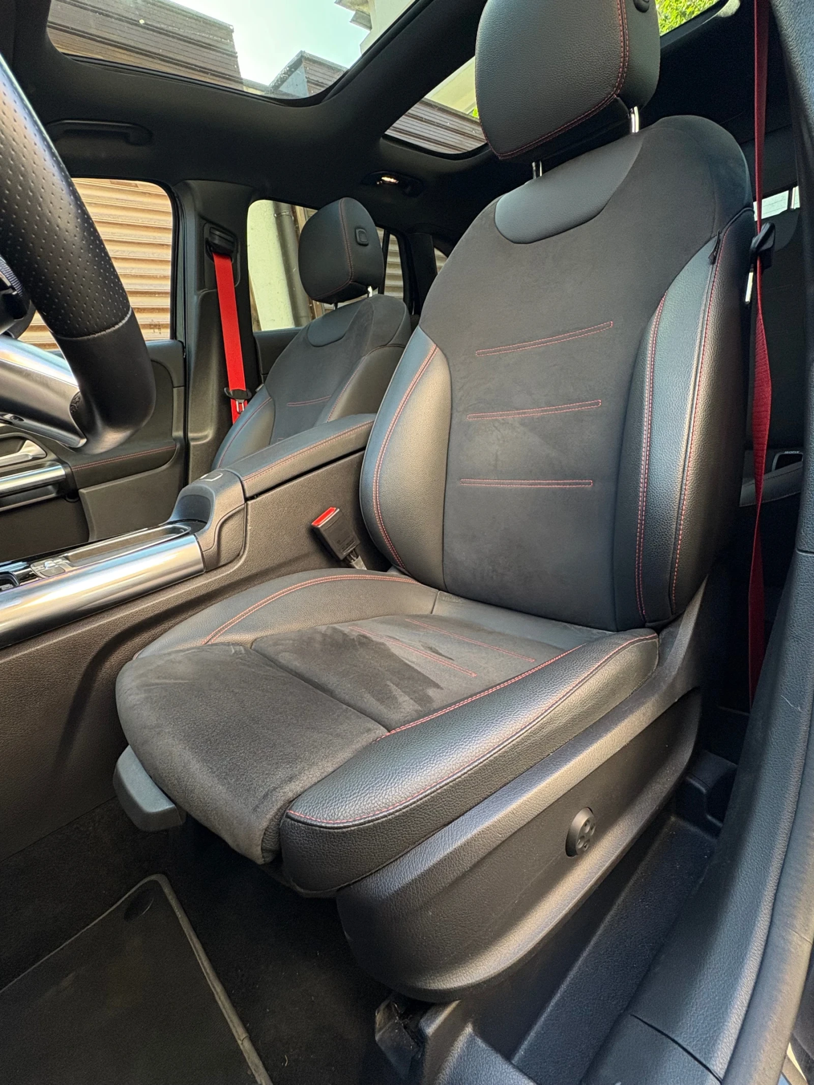 Mercedes-Benz GLA 45 AMG 35 AMG * Панорама * Подгрев * Burmester * , снимка 11 - Автомобили и джипове - 55877927