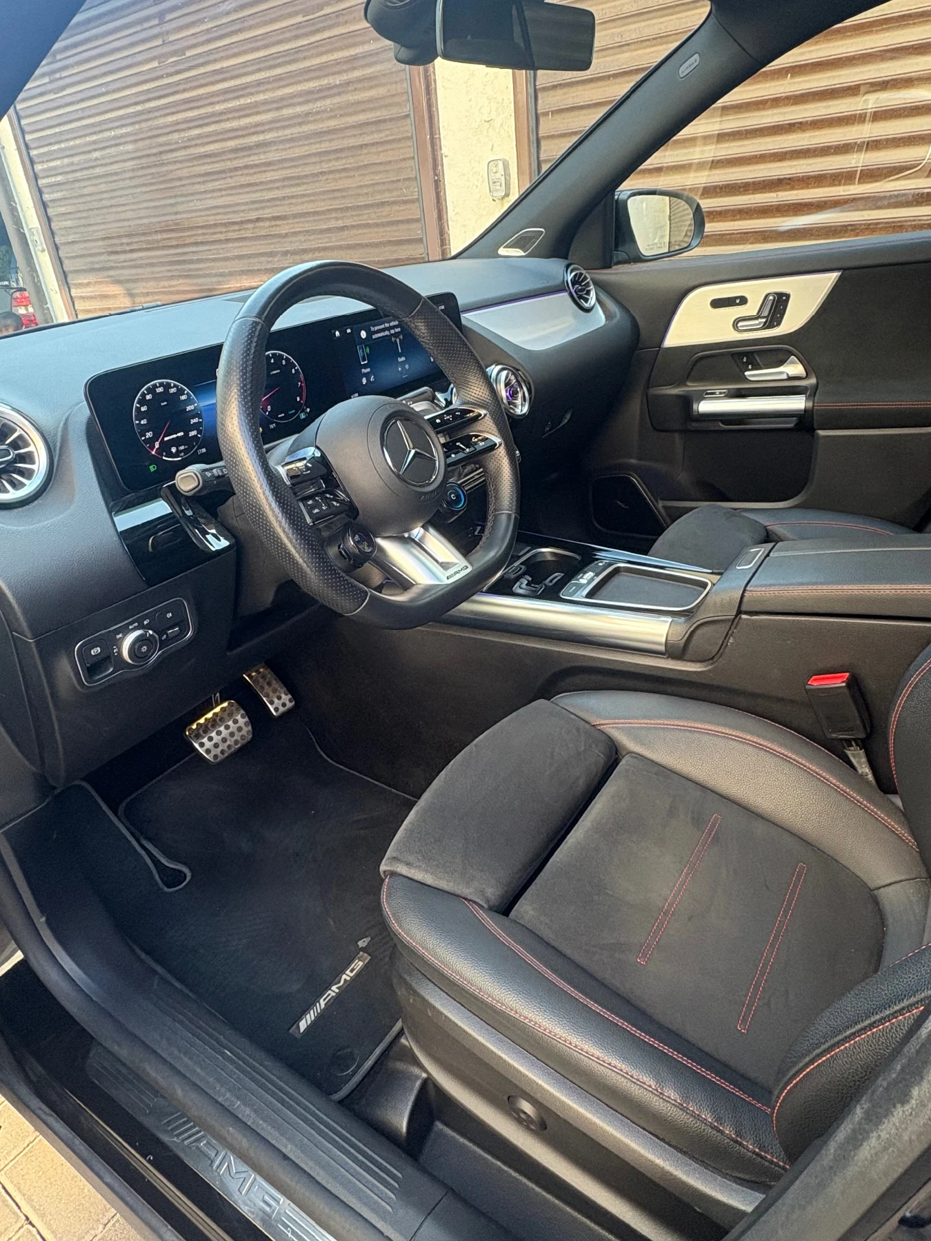 Mercedes-Benz GLA 45 AMG 35 AMG * Панорама * Подгрев * Burmester * , снимка 8 - Автомобили и джипове - 55877927
