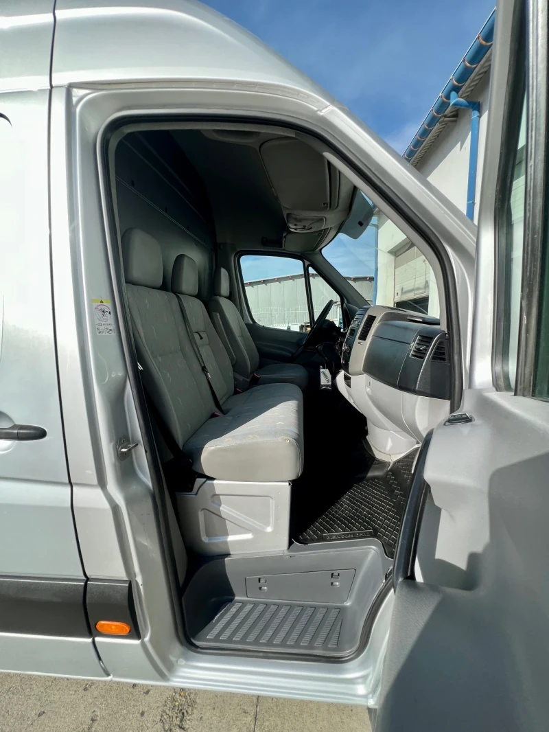 VW Crafter 136к.с / Климатроник / Отлично състояние!, снимка 12 - Бусове и автобуси - 47519041