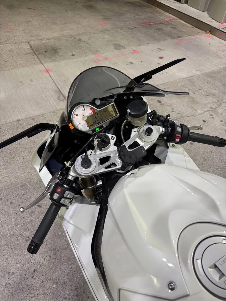BMW S * 1000rr* CARFAX * БЕЗ ПЪРВОНАЧАЛНА ВНОСКА - изображение 9