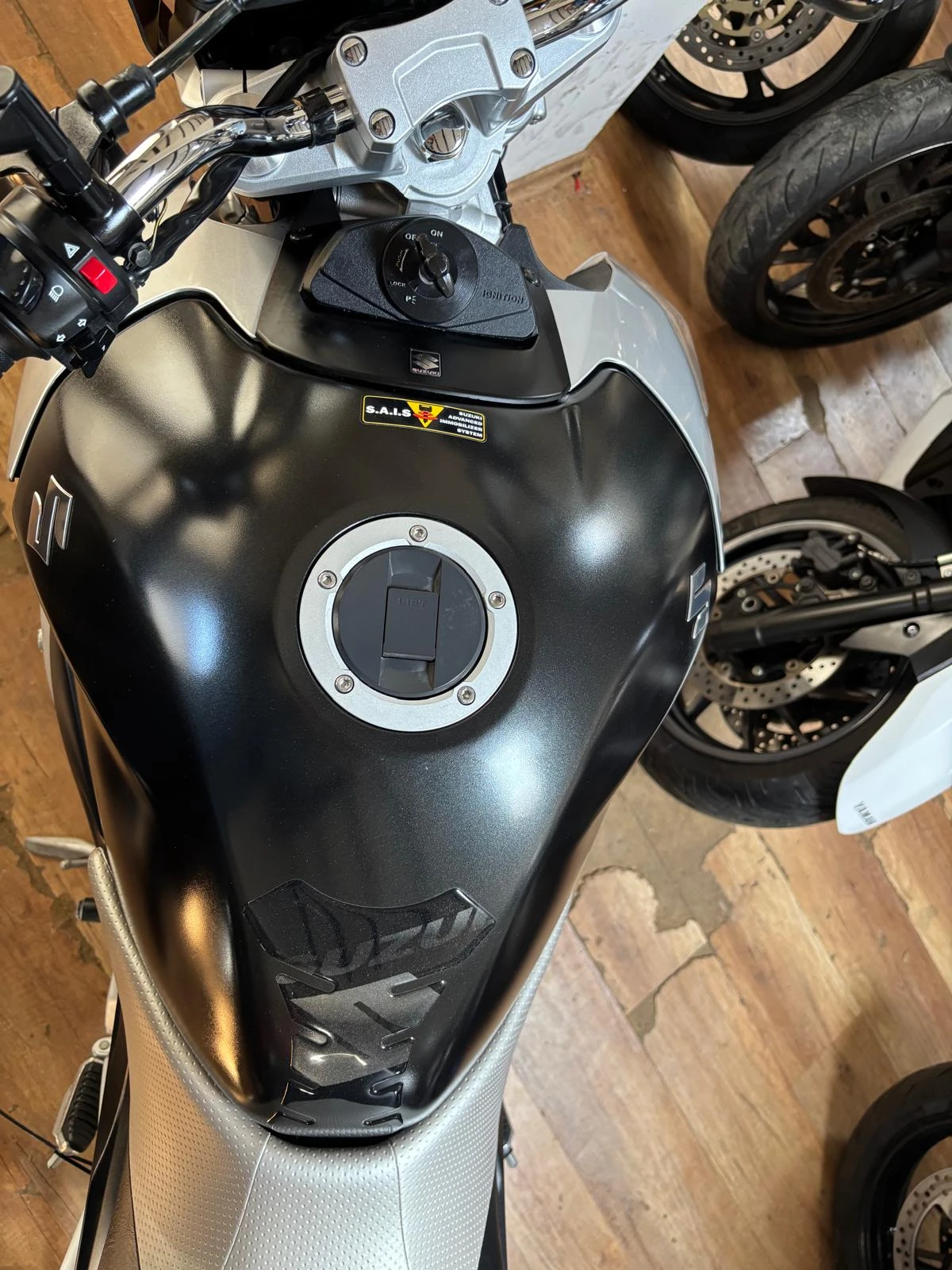 Suzuki Gsr 600 21000km, снимка 13 - Мотоциклети и мототехника - 54013376