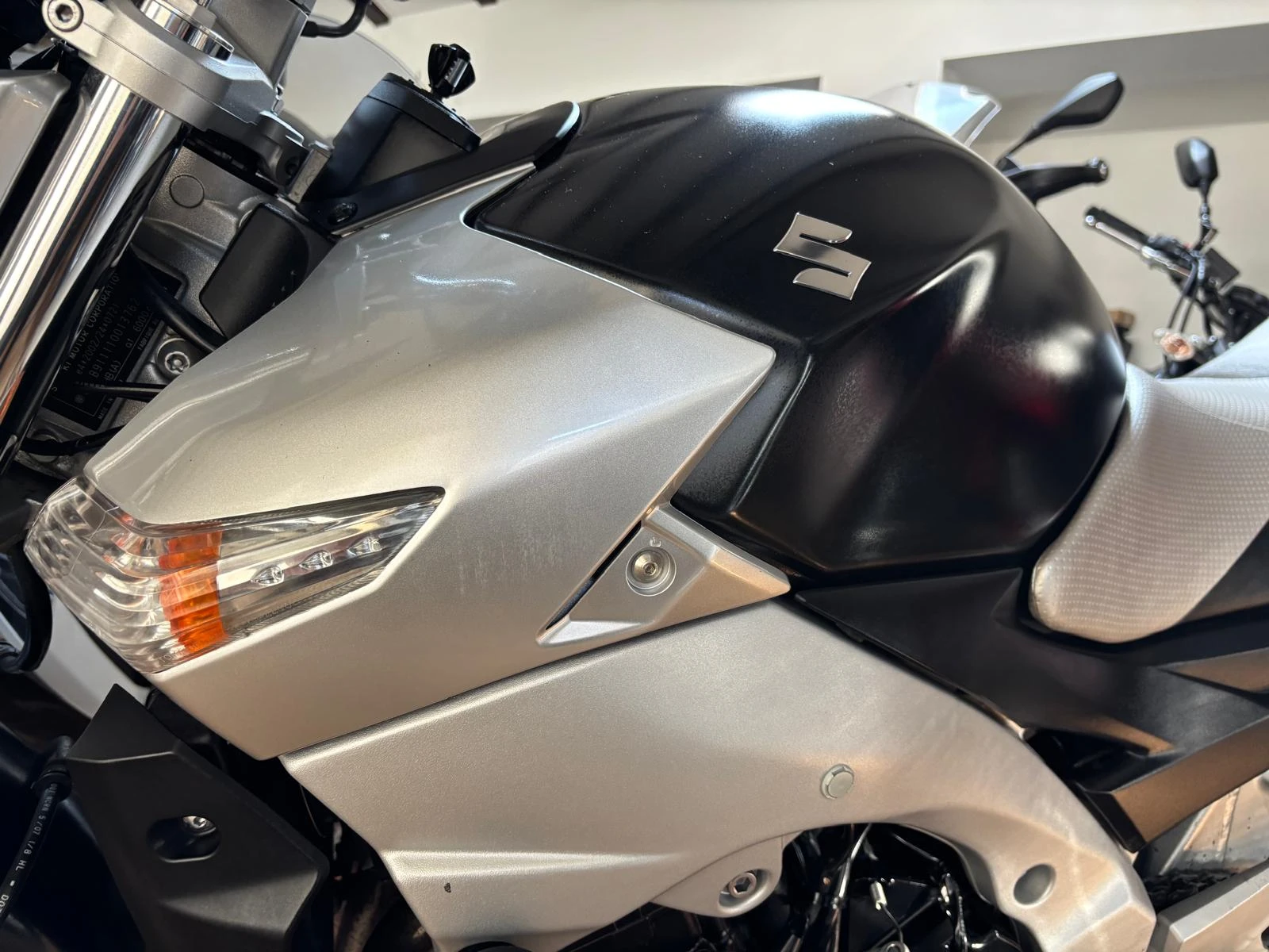 Suzuki Gsr 600 21000km, снимка 11 - Мотоциклети и мототехника - 54013376