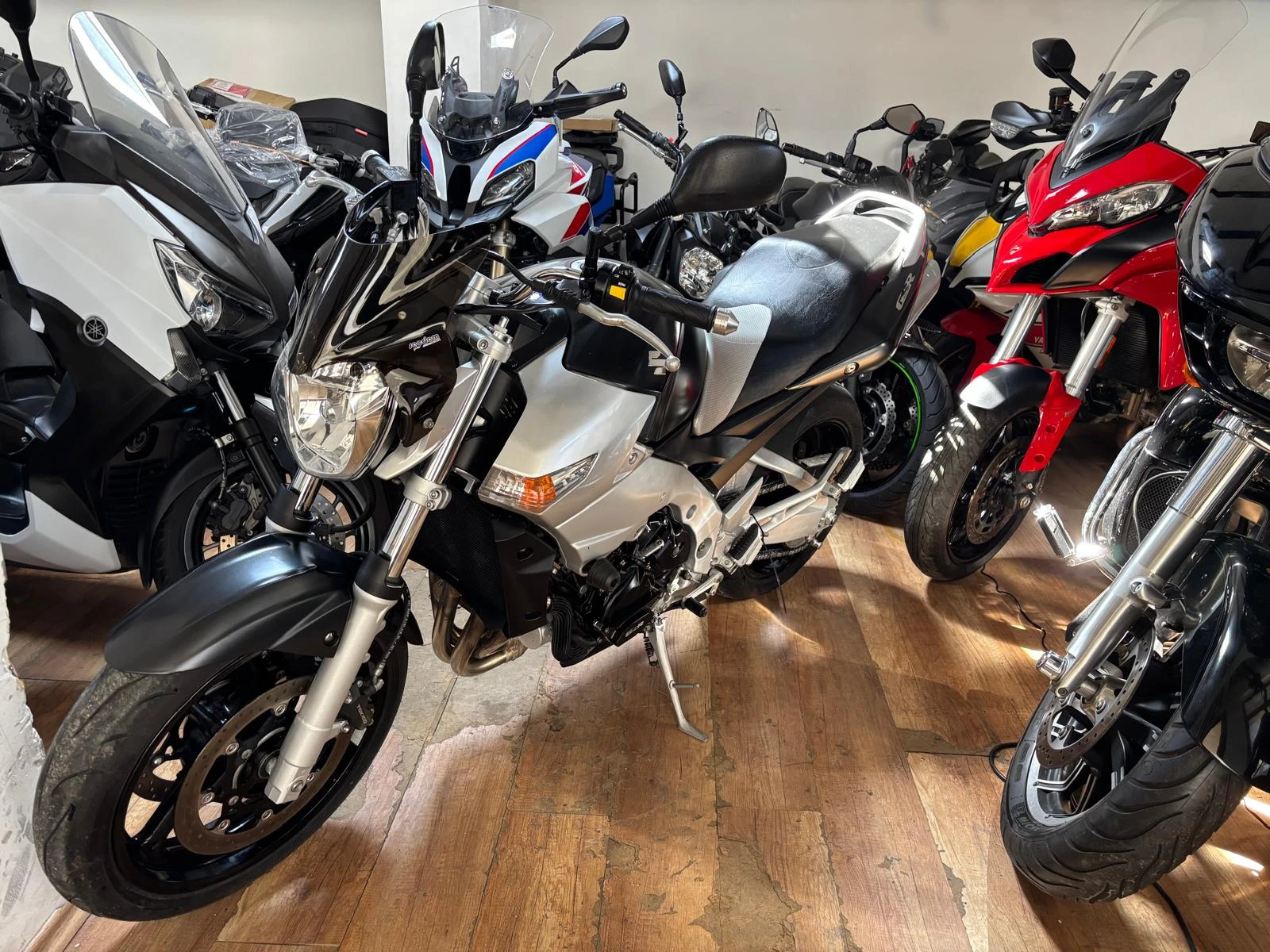 Suzuki Gsr 600 21000km, снимка 2 - Мотоциклети и мототехника - 54013376