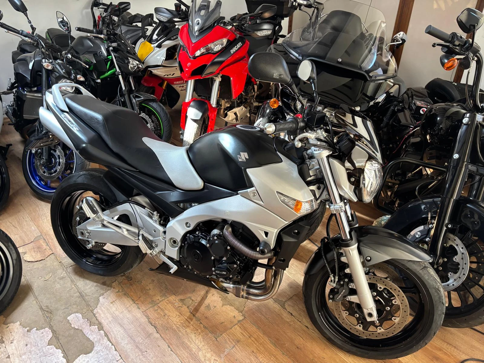 Suzuki Gsr 600 21000km, снимка 8 - Мотоциклети и мототехника - 54013376