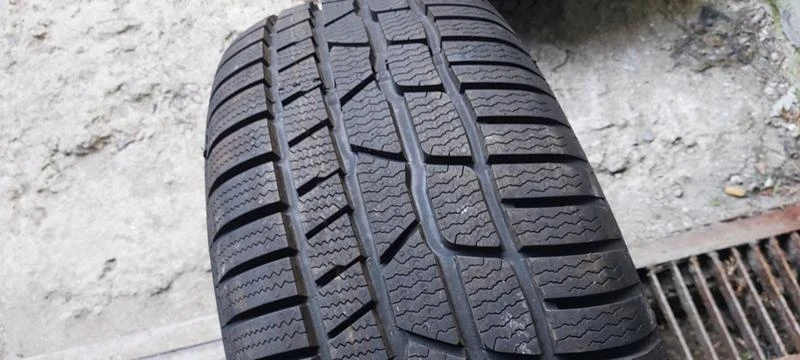 Гуми Зимни 225/55R17, снимка 2 - Гуми и джанти - 34707541