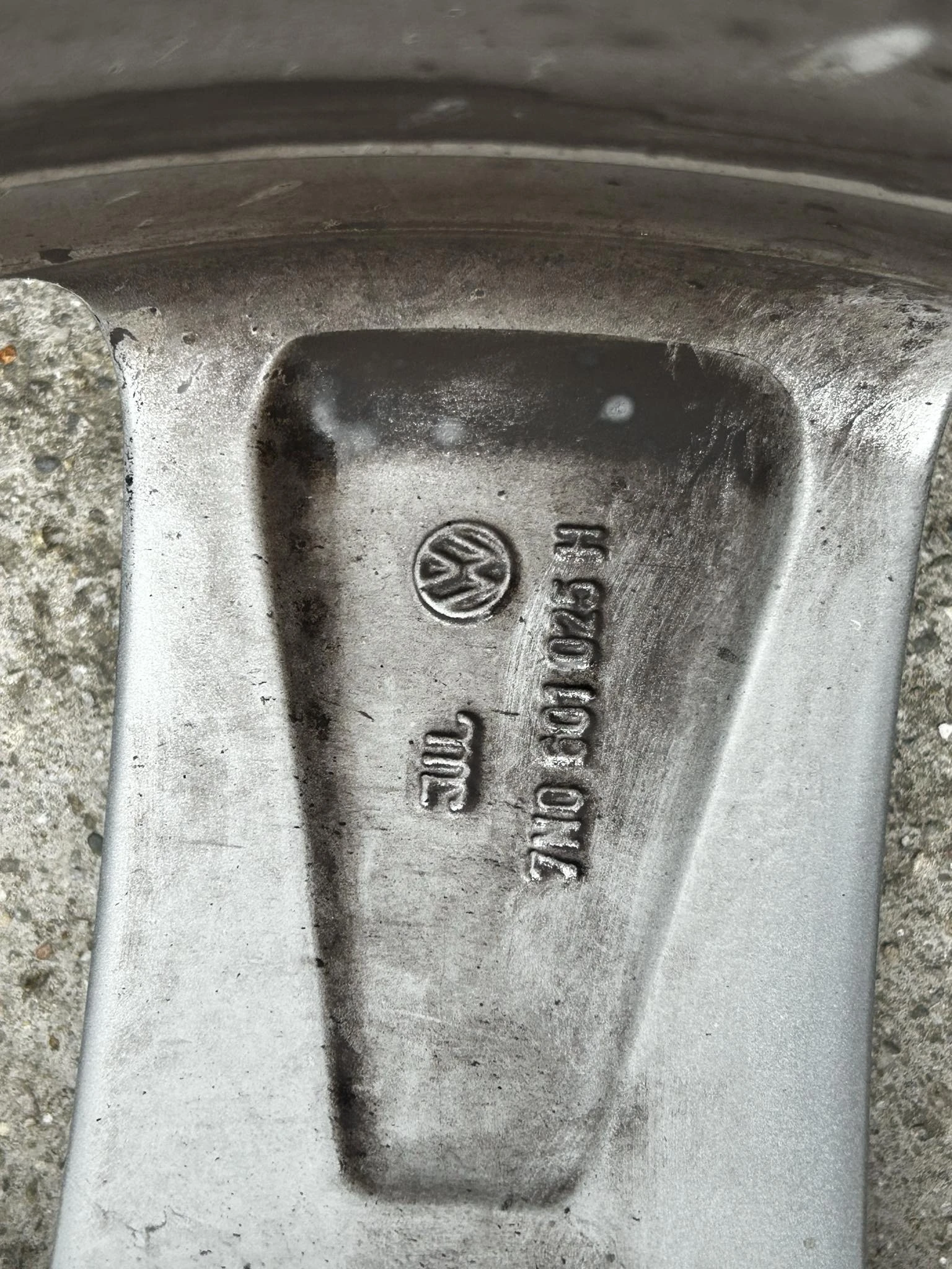    235/45R17  VW | Mobile.bg   9