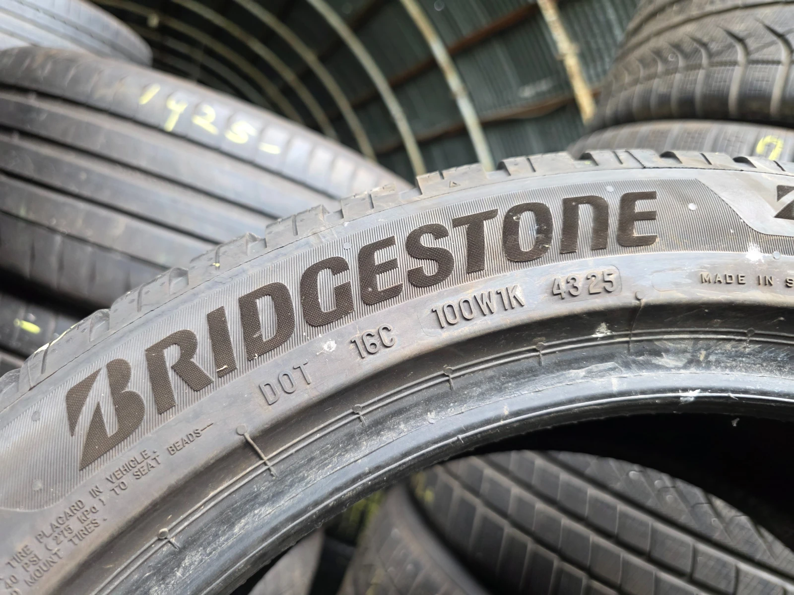 Гуми Зимни 255/45R19, снимка 5 - Гуми и джанти - 55496640