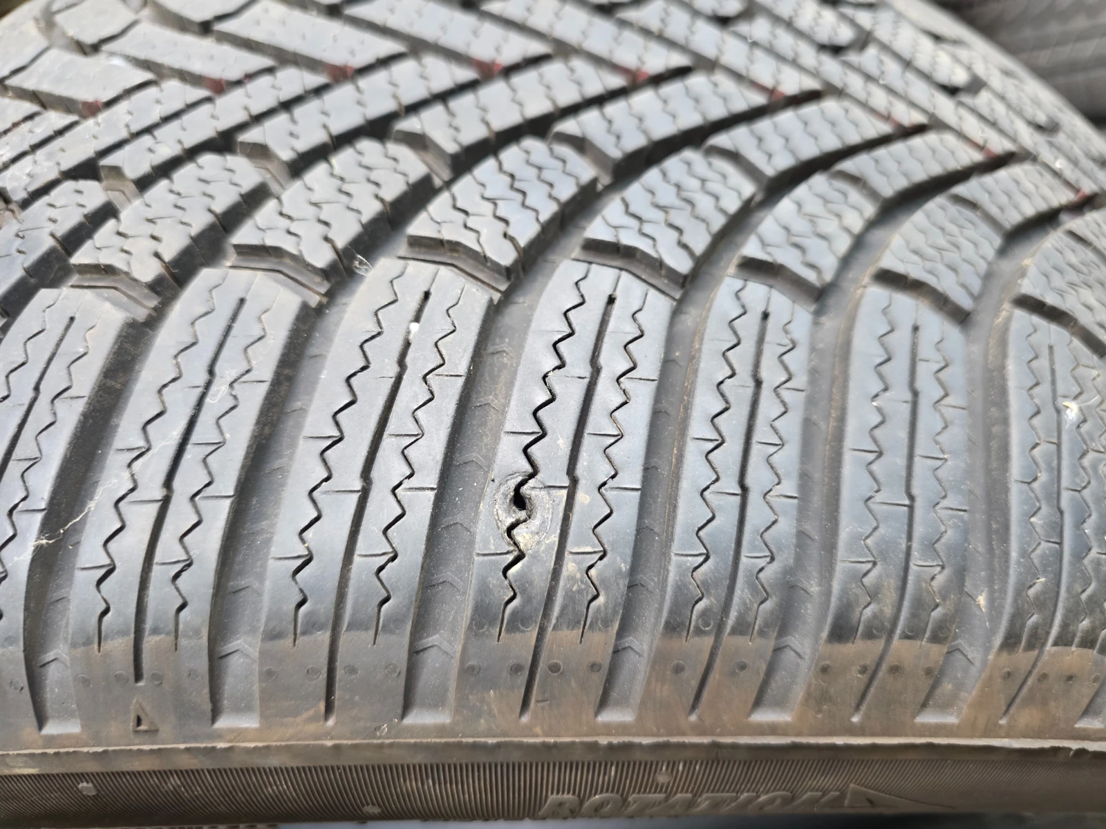 Гуми Зимни 255/45R19, снимка 8 - Гуми и джанти - 55496640