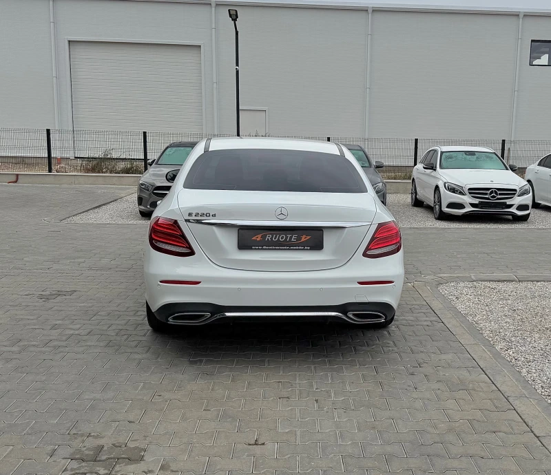 Mercedes-Benz E 220 d AMG Pack * 145х.км.* Подгрев/Камера/Head-up, снимка 5 - Автомобили и джипове - 48058190