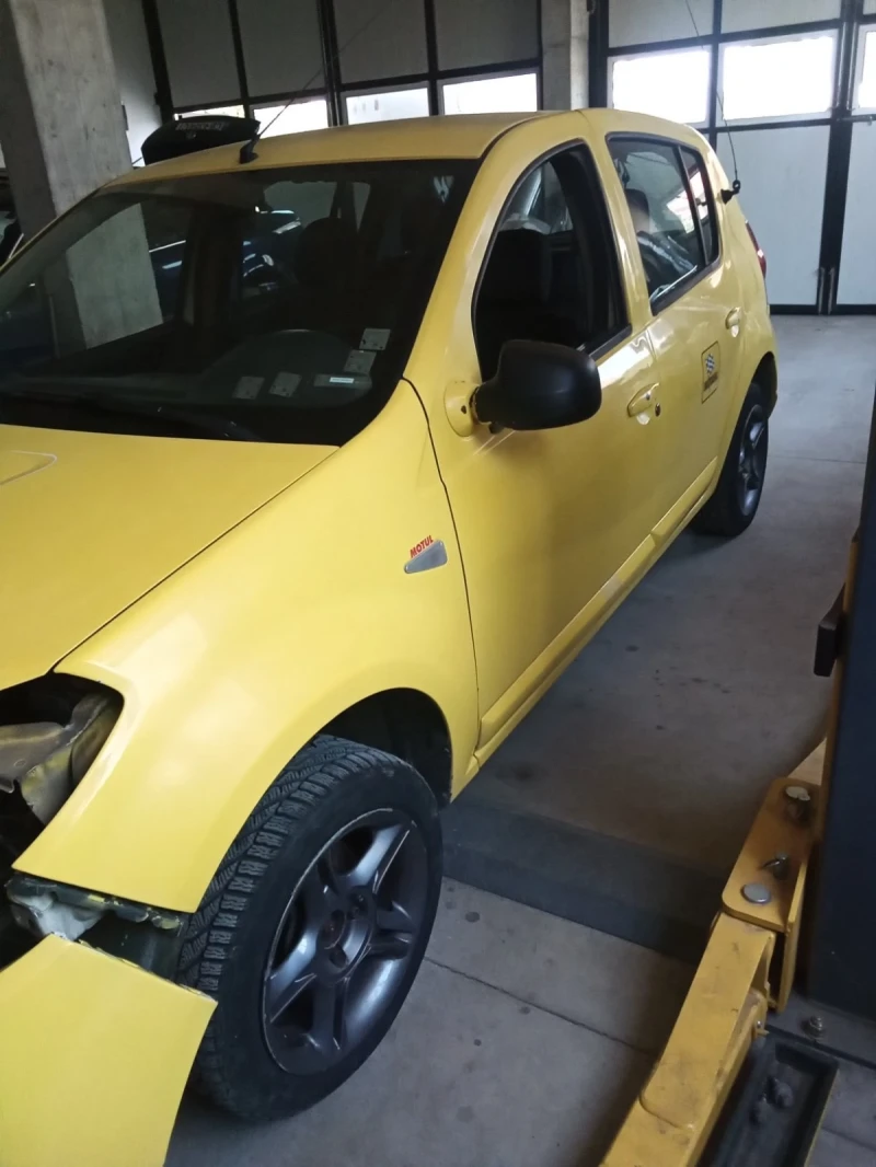 Dacia Sandero 1.4i, снимка 12 - Автомобили и джипове - 51817789