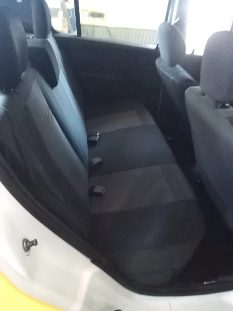 Dacia Sandero 1.4i, снимка 5 - Автомобили и джипове - 51817789