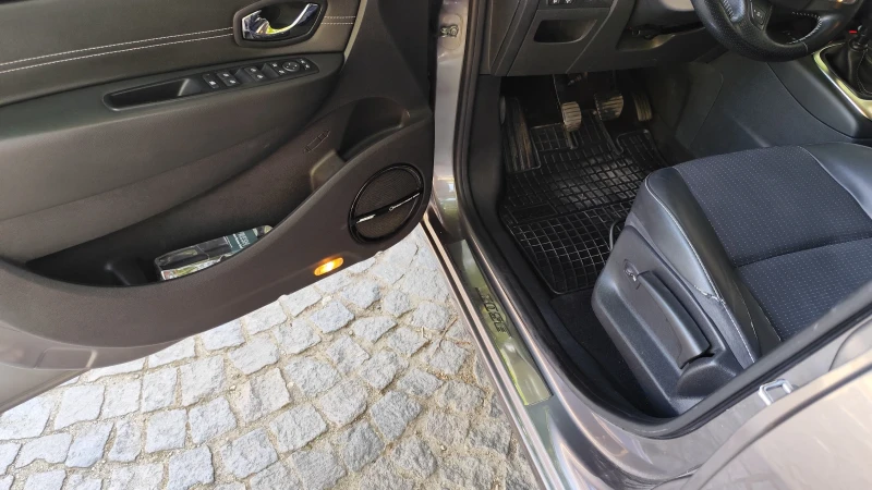 Renault Grand scenic Bose 1.6 dci, снимка 3 - Автомобили и джипове - 52537530