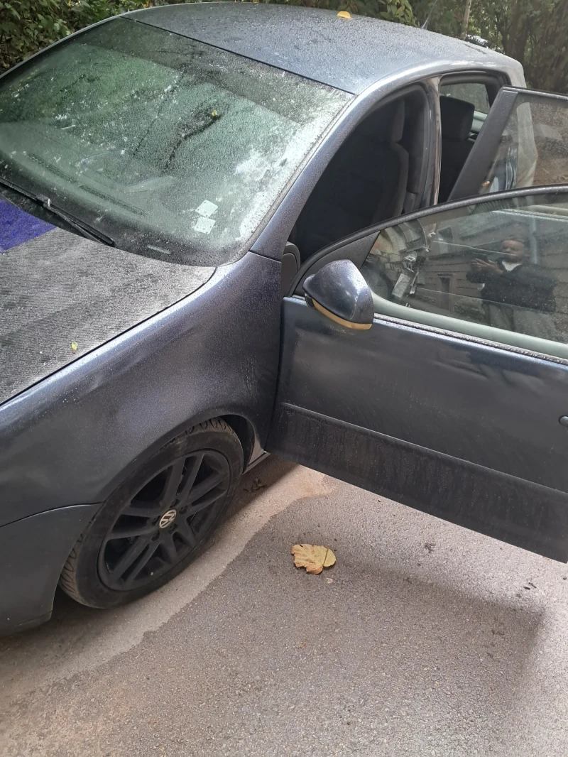 VW Golf 5, снимка 2 - Автомобили и джипове - 52537527