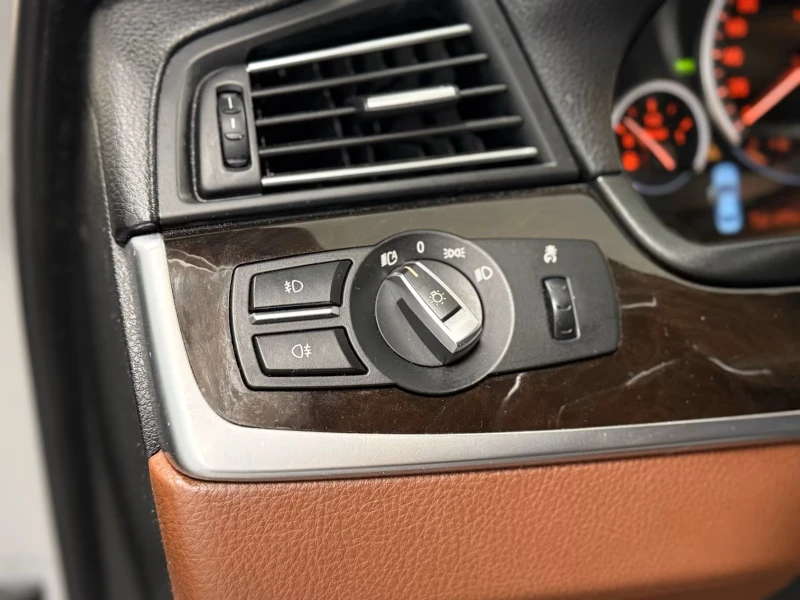 BMW 530 204к.с 360 СМЕНЕНИ ВЕРИГИ, снимка 14 - Автомобили и джипове - 52664510