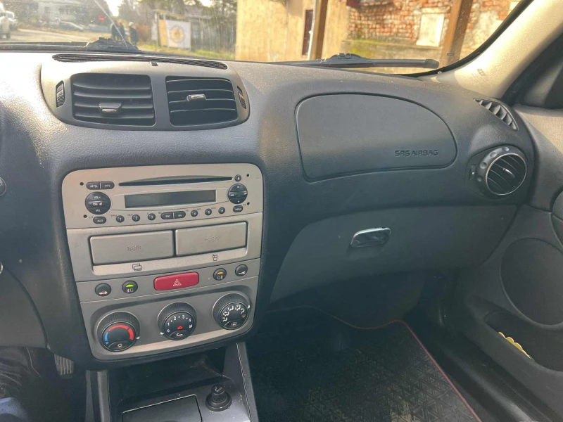 Alfa Romeo 147 1.6 Facelift, снимка 11 - Автомобили и джипове - 52823852