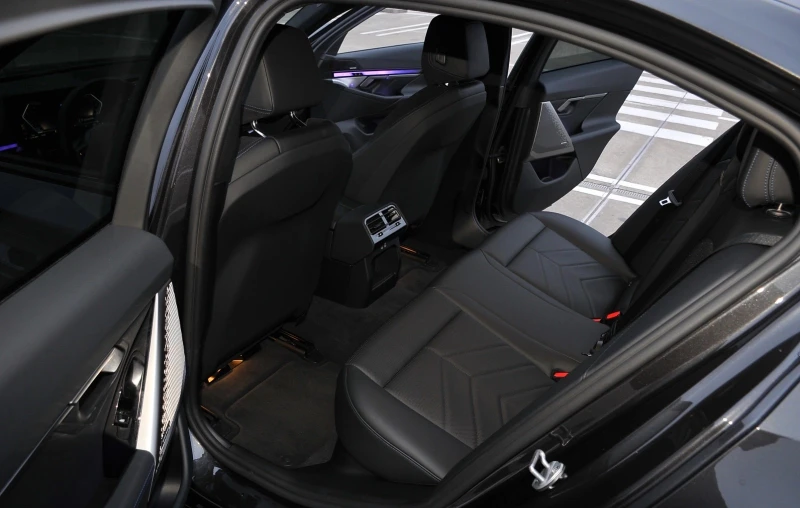 BMW 520 M-Sport, снимка 14 - Автомобили и джипове - 53165383