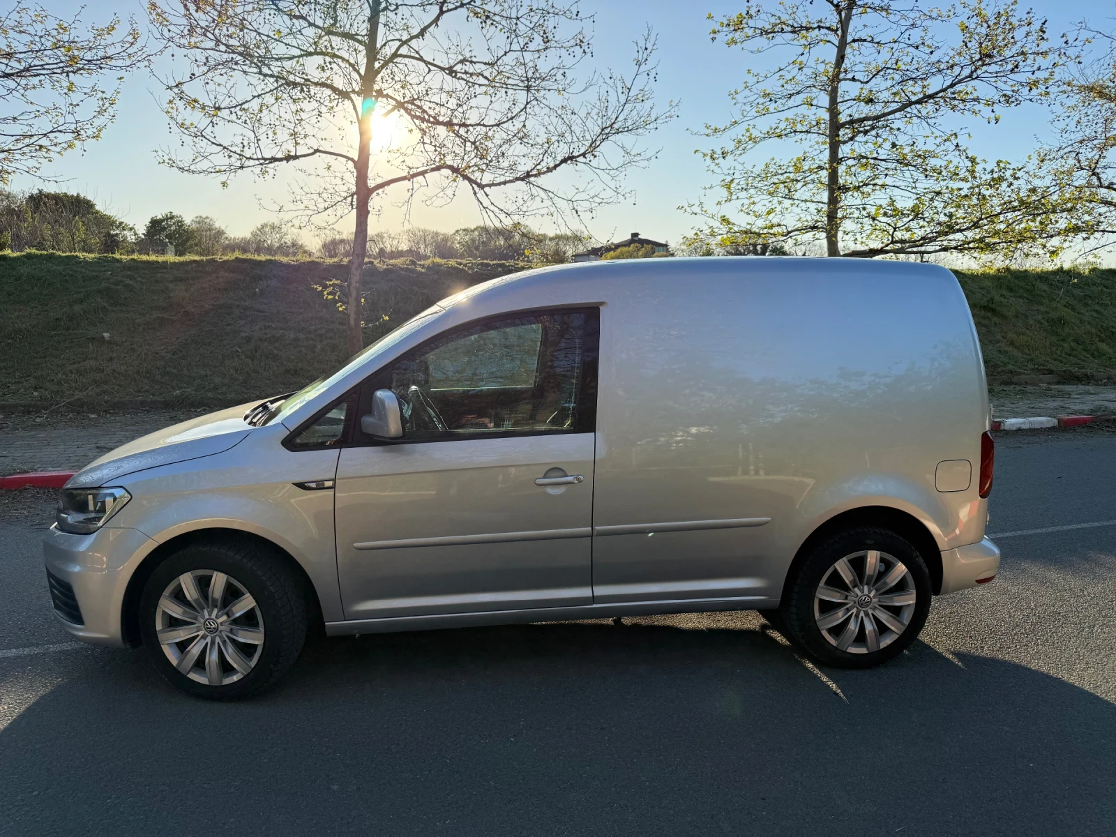 VW Caddy КАТО НОВА! - изображение 3