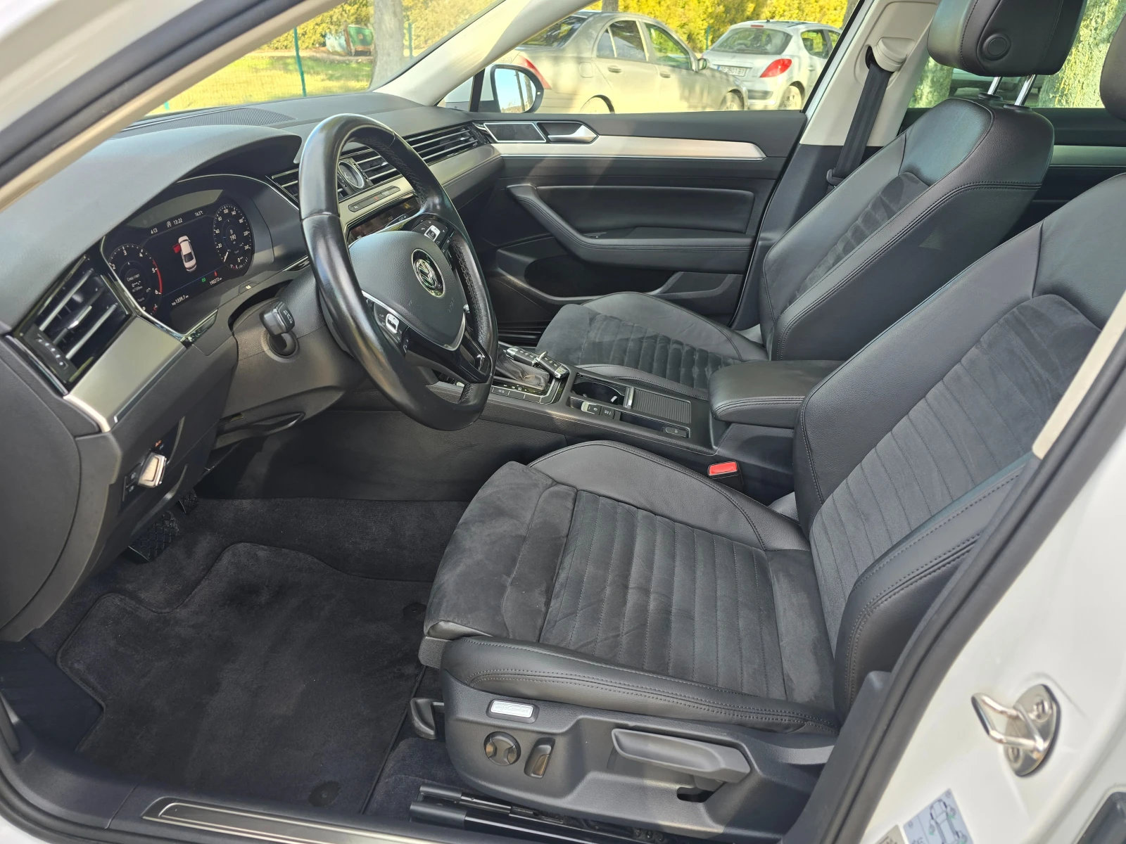 VW Passat 2.0TDI-EВРО 6В--АВТОМАТИК-ПАНОРАМА-ЛЕД ФАРОВЕ - изображение 9