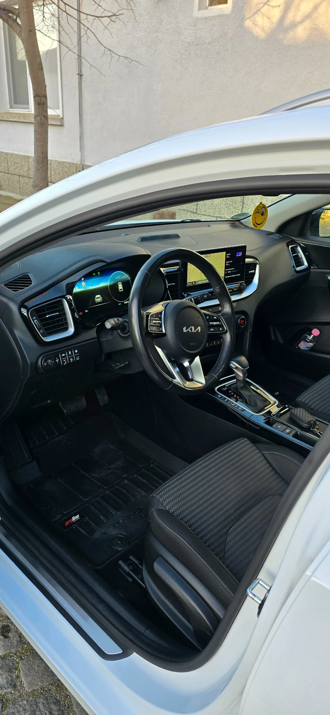 Kia Ceed Plug In Hybrid, снимка 8 - Автомобили и джипове - 53829351