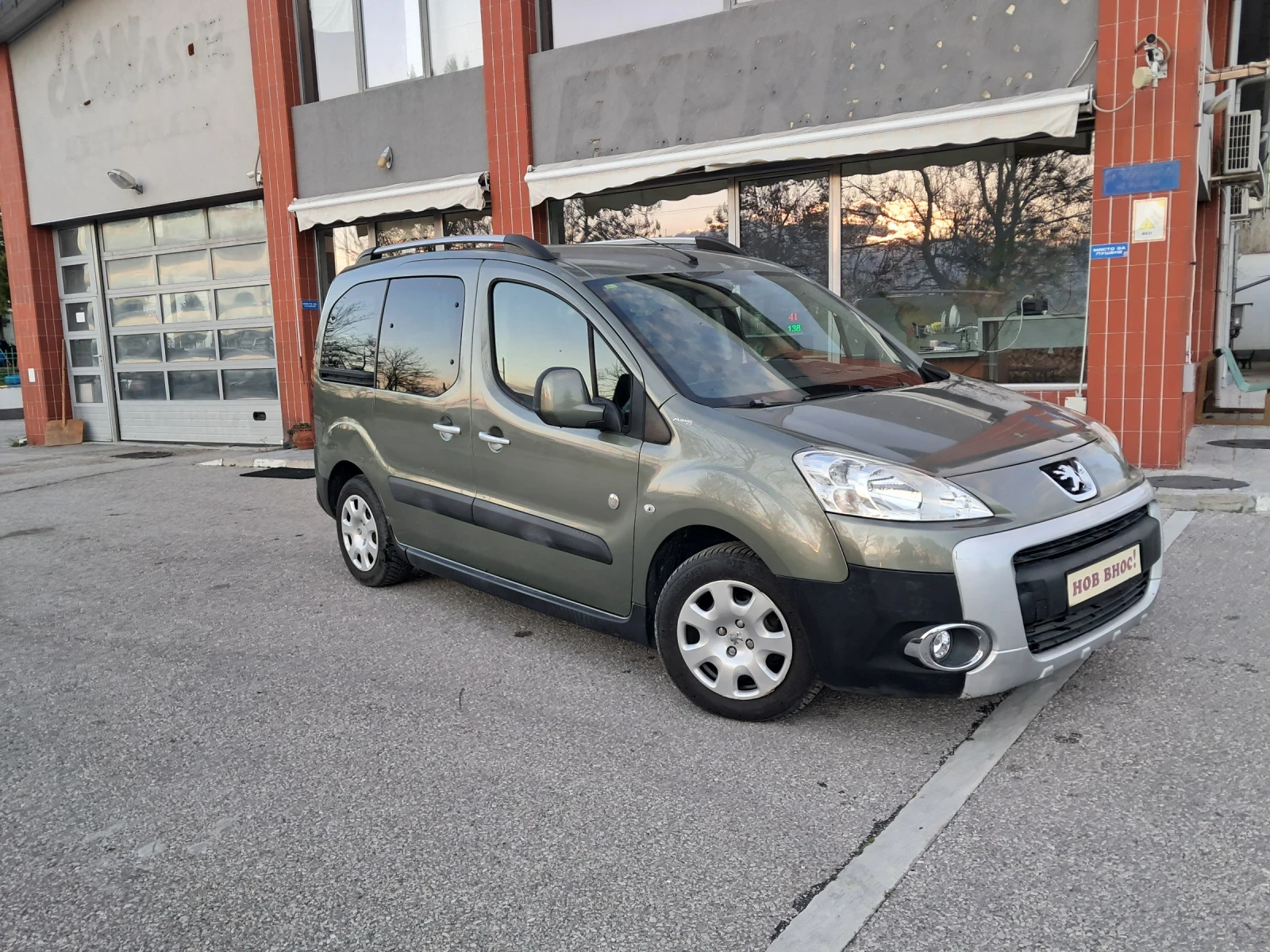 Peugeot Partner 1.6 HDi 110ks пътнически, снимка 5 - Автомобили и джипове - 54101855
