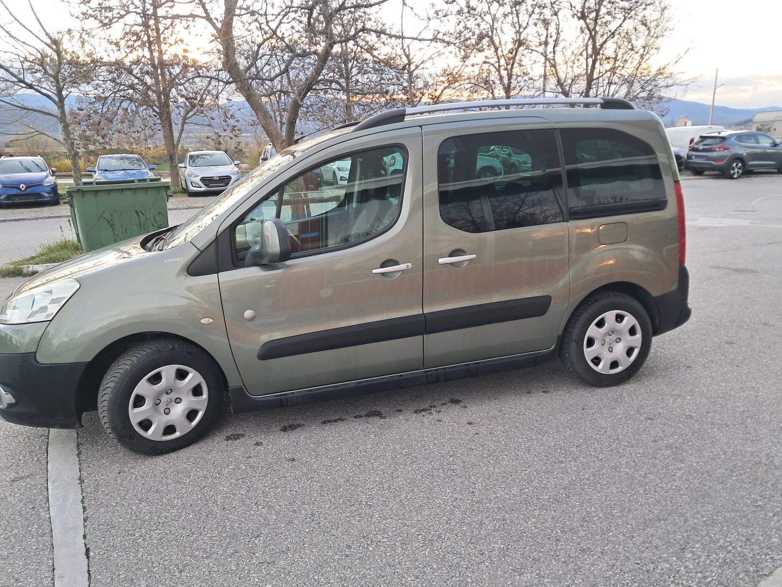 Peugeot Partner 1.6 HDi 110ks пътнически, снимка 3 - Автомобили и джипове - 54101855