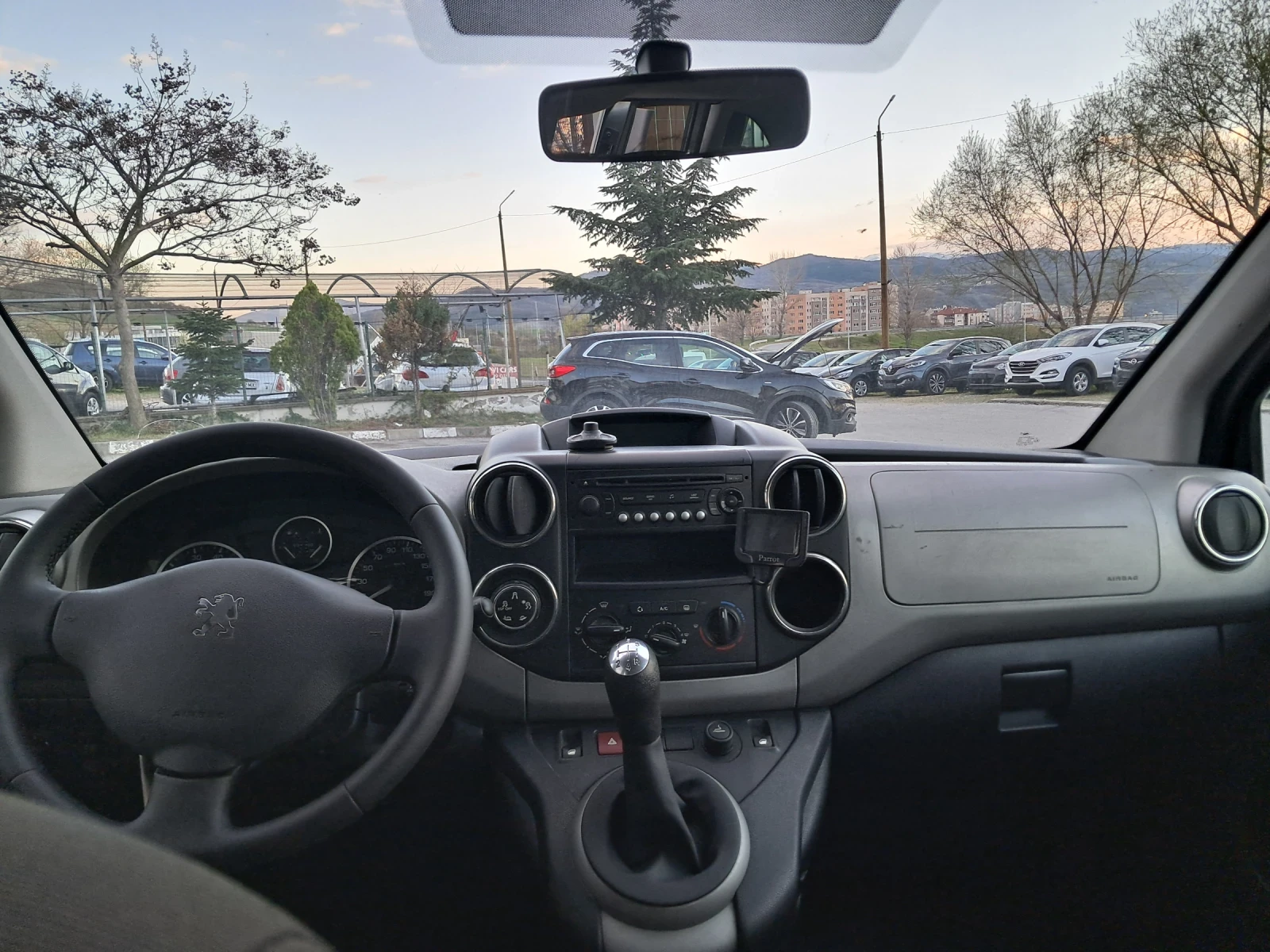 Peugeot Partner 1.6 HDi 110ks пътнически, снимка 9 - Автомобили и джипове - 54101855