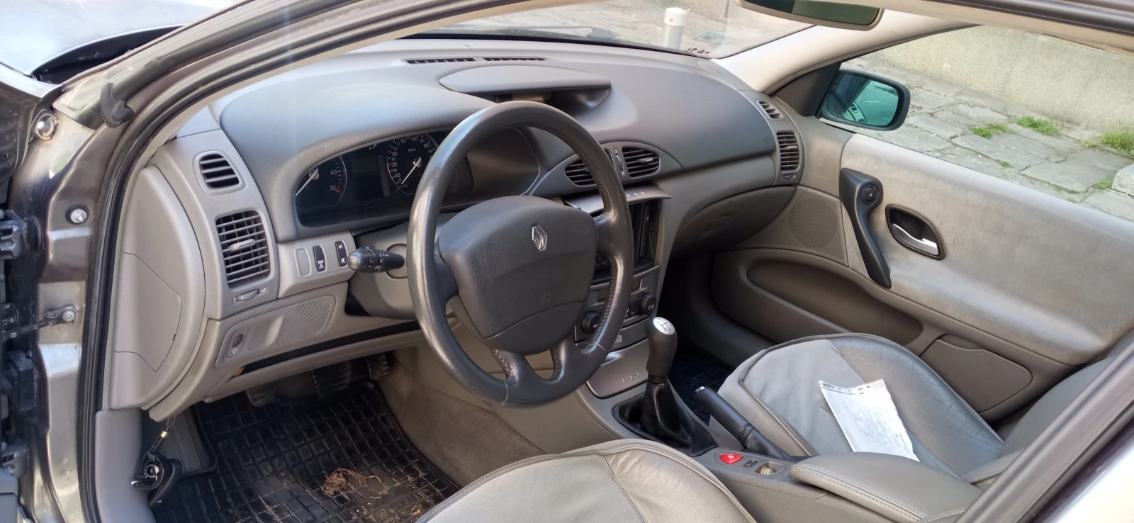 Renault Laguna 2, снимка 5 - Автомобили и джипове - 54311164