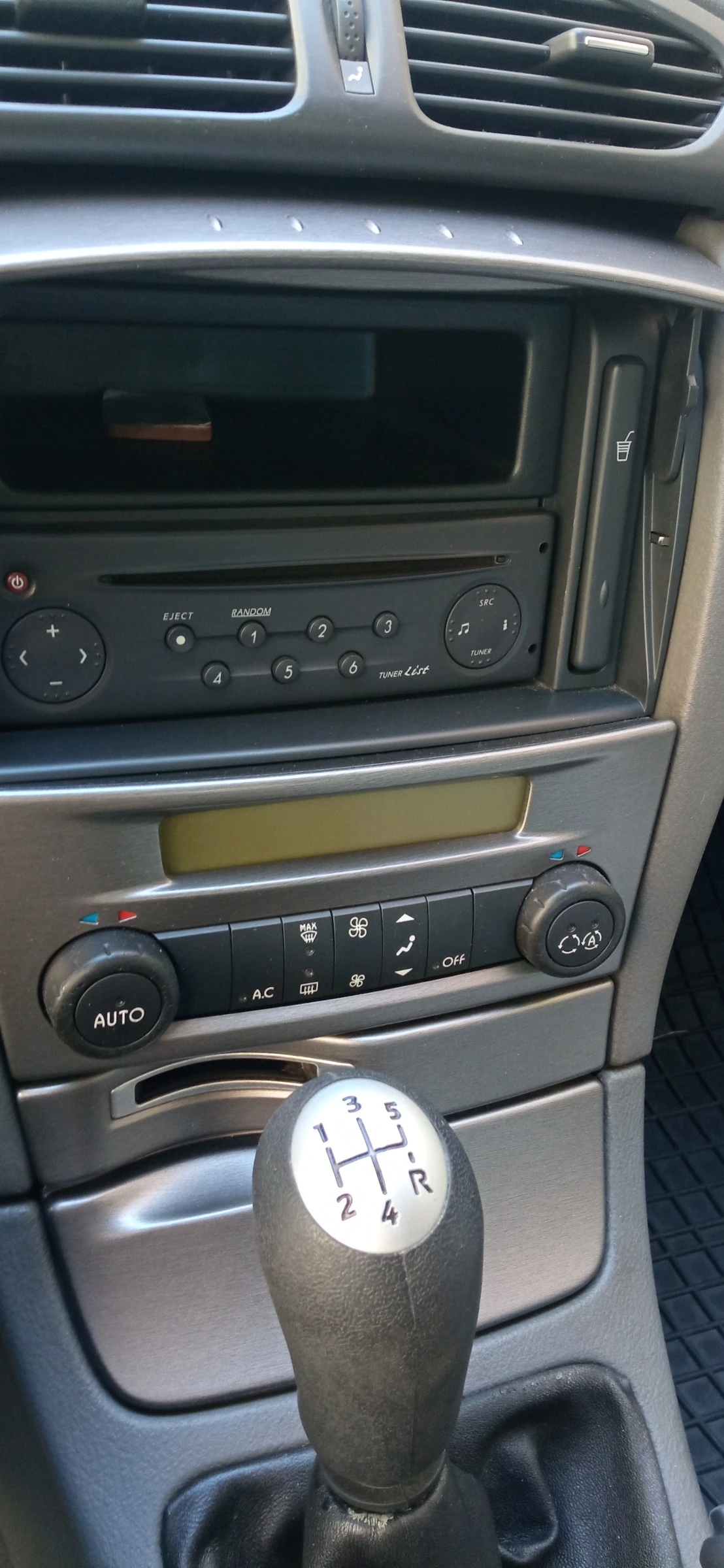 Renault Laguna 2, снимка 8 - Автомобили и джипове - 54311164