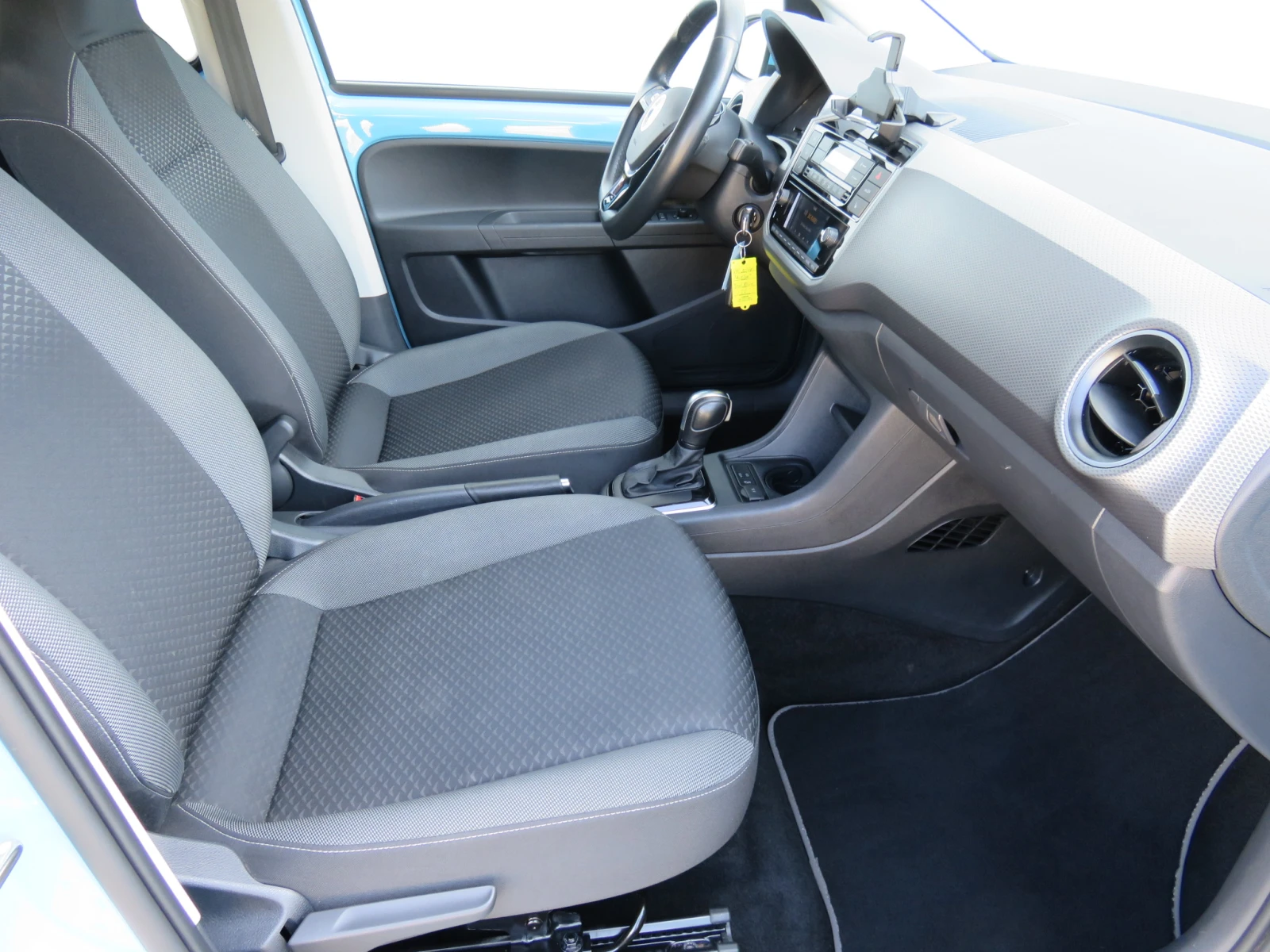 VW Up e-up! FWD 32.3 kWh, снимка 5 - Автомобили и джипове - 54750988