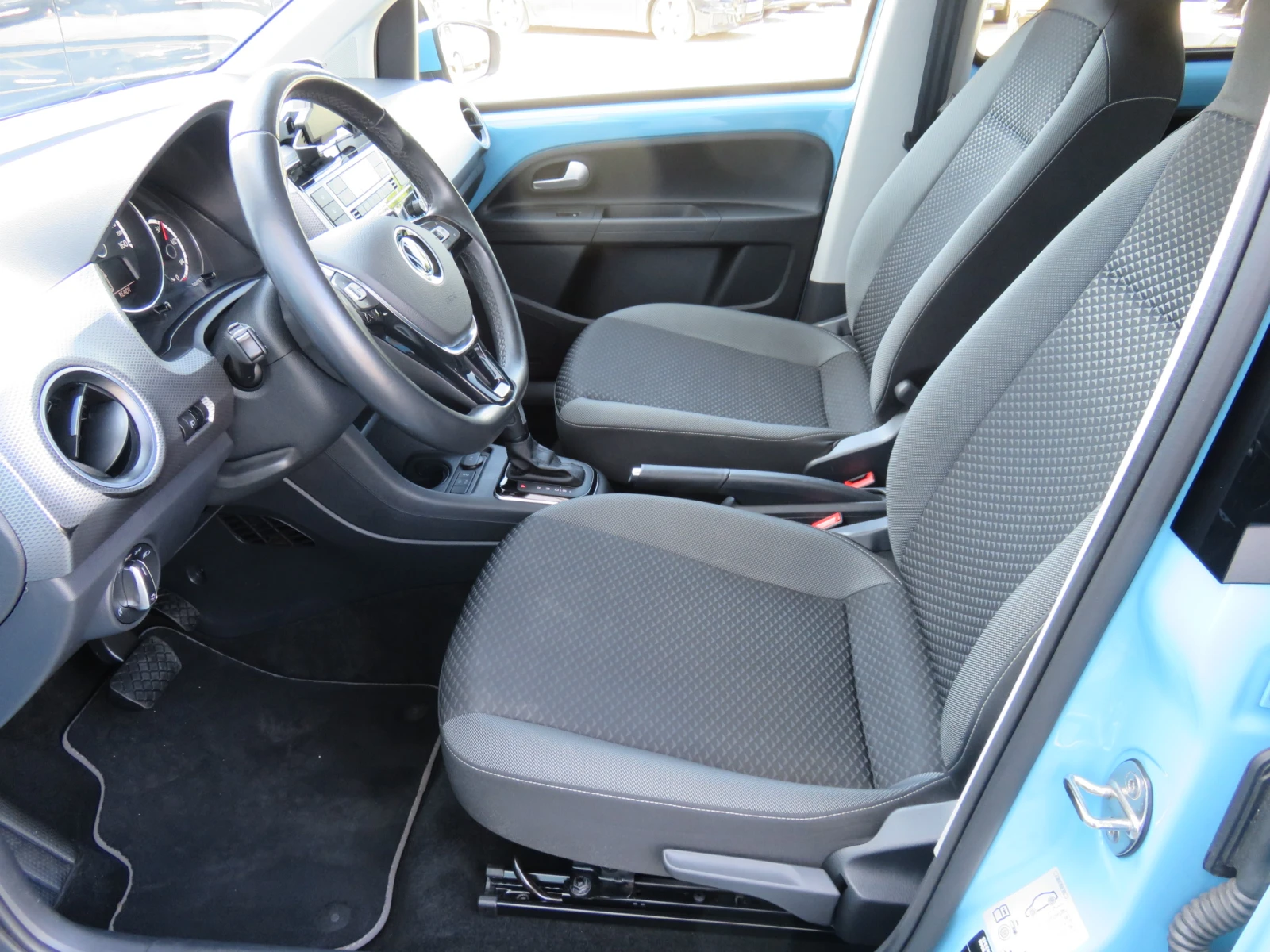 VW Up e-up! FWD 32.3 kWh, снимка 4 - Автомобили и джипове - 54750988