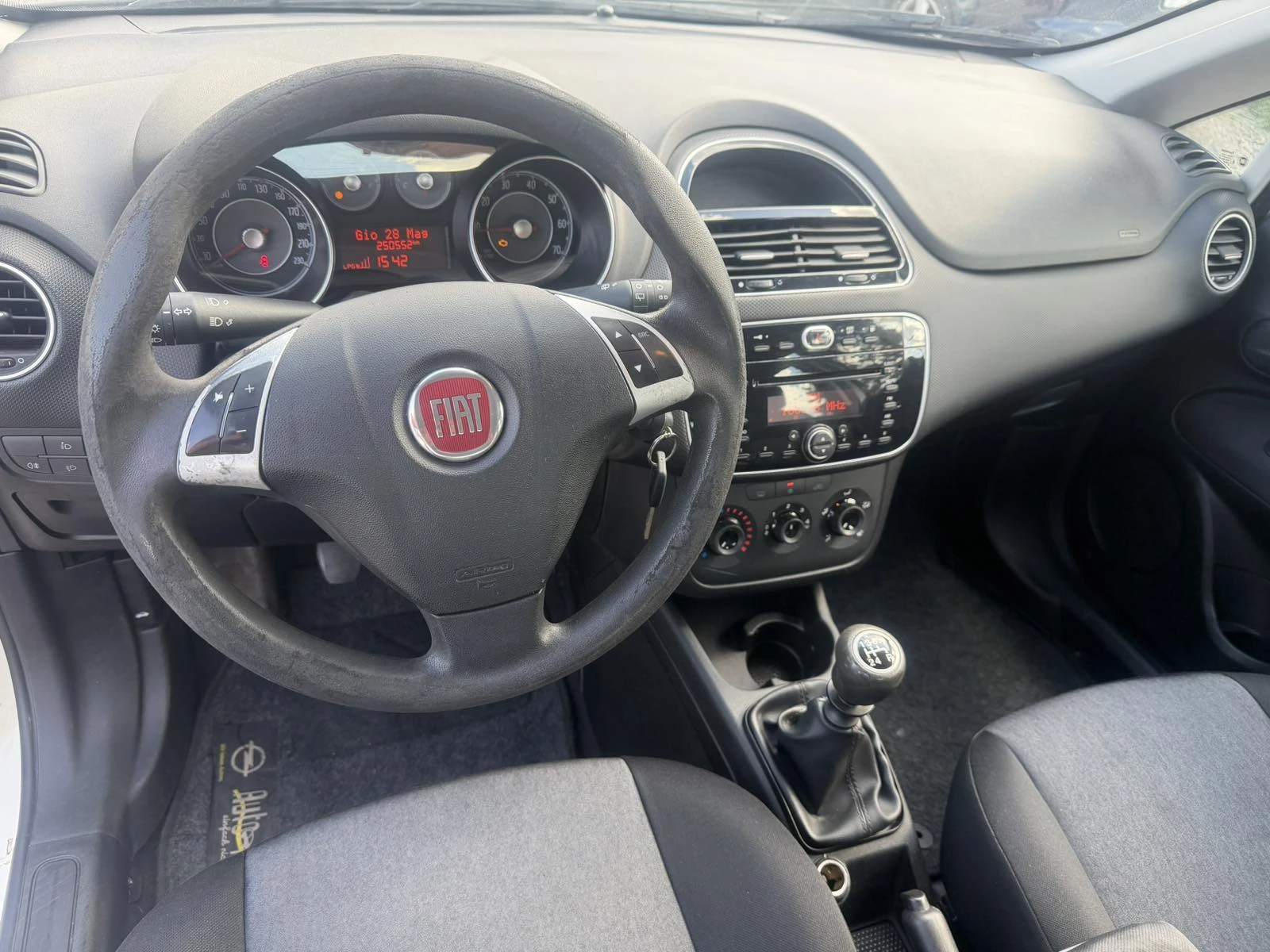 Fiat Punto 1.4 BENZ/GAS EURO 6, снимка 7 - Автомобили и джипове - 54747489