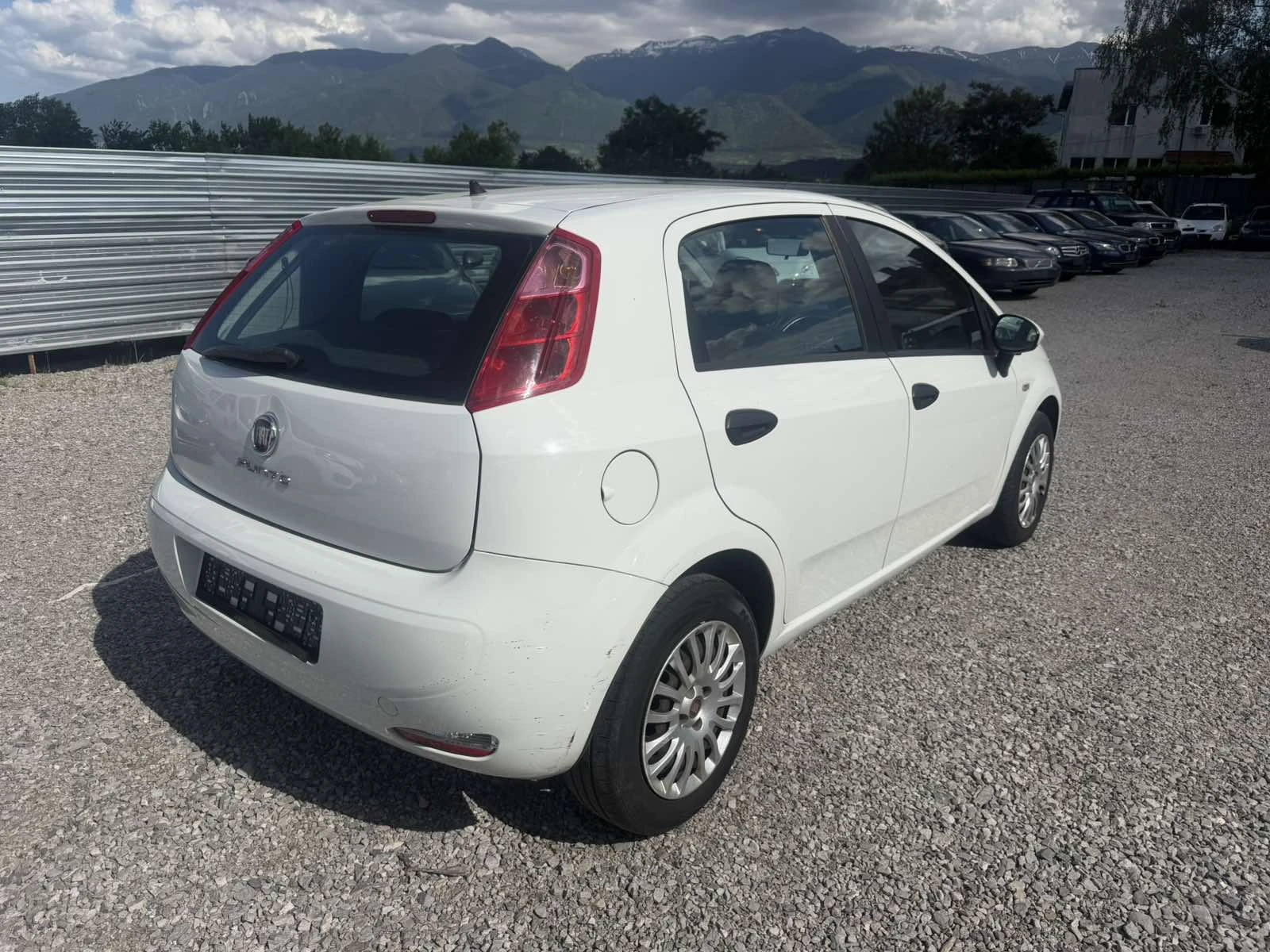 Fiat Punto 1.4 BENZ/GAS EURO 6, снимка 5 - Автомобили и джипове - 54747489