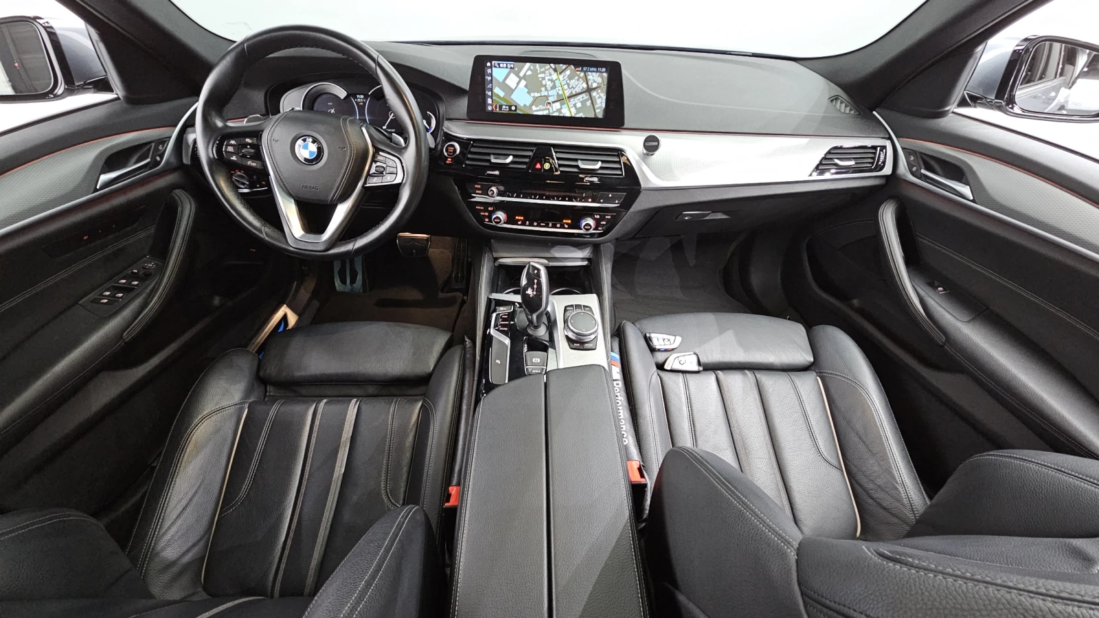 BMW 520 BLIND SPOT* HUD* ЛЮК* КРАЙНА ЦЕНА, снимка 7 - Автомобили и джипове - 55344745