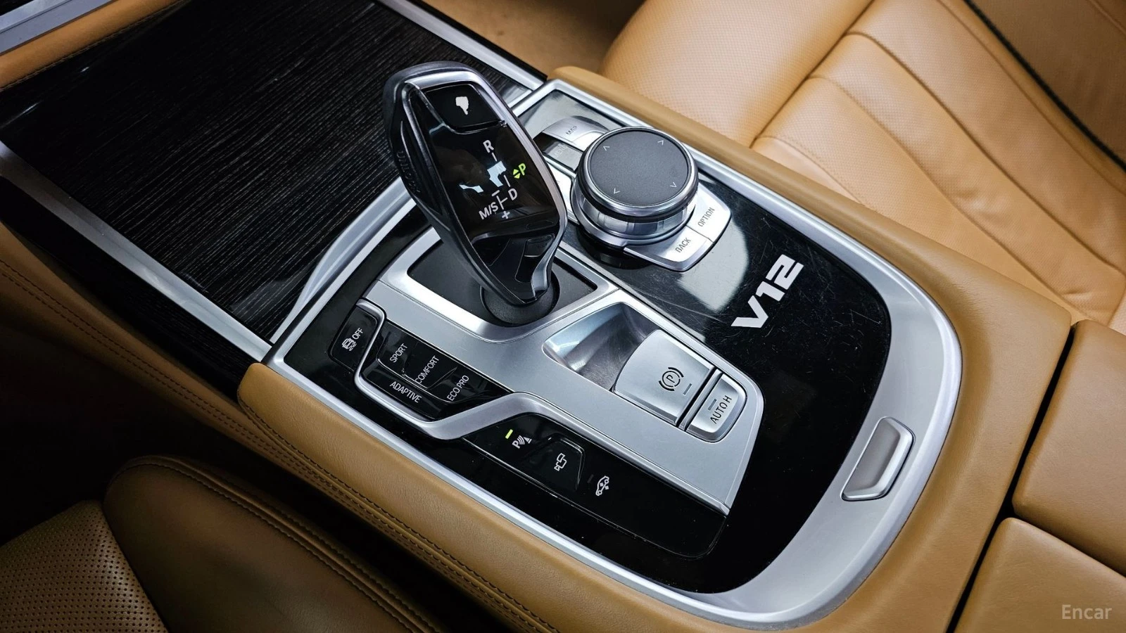 BMW 760 Li xDrive* V 12* 360* HUD* HARMAN* МАСАЖ* ОБДУХ, снимка 7 - Автомобили и джипове - 55646364