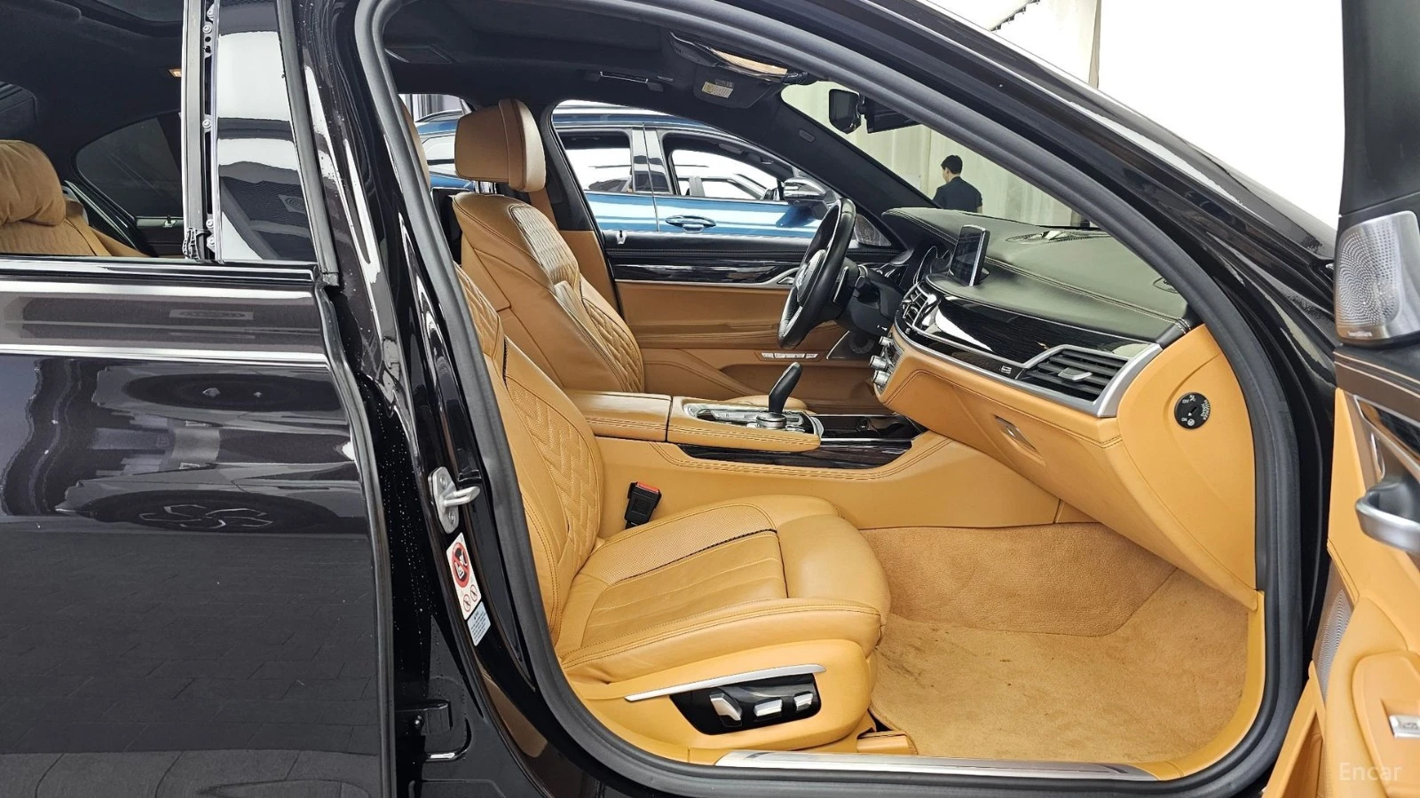 BMW 760 Li xDrive* V 12* 360* HUD* HARMAN* МАСАЖ* ОБДУХ, снимка 9 - Автомобили и джипове - 55646364