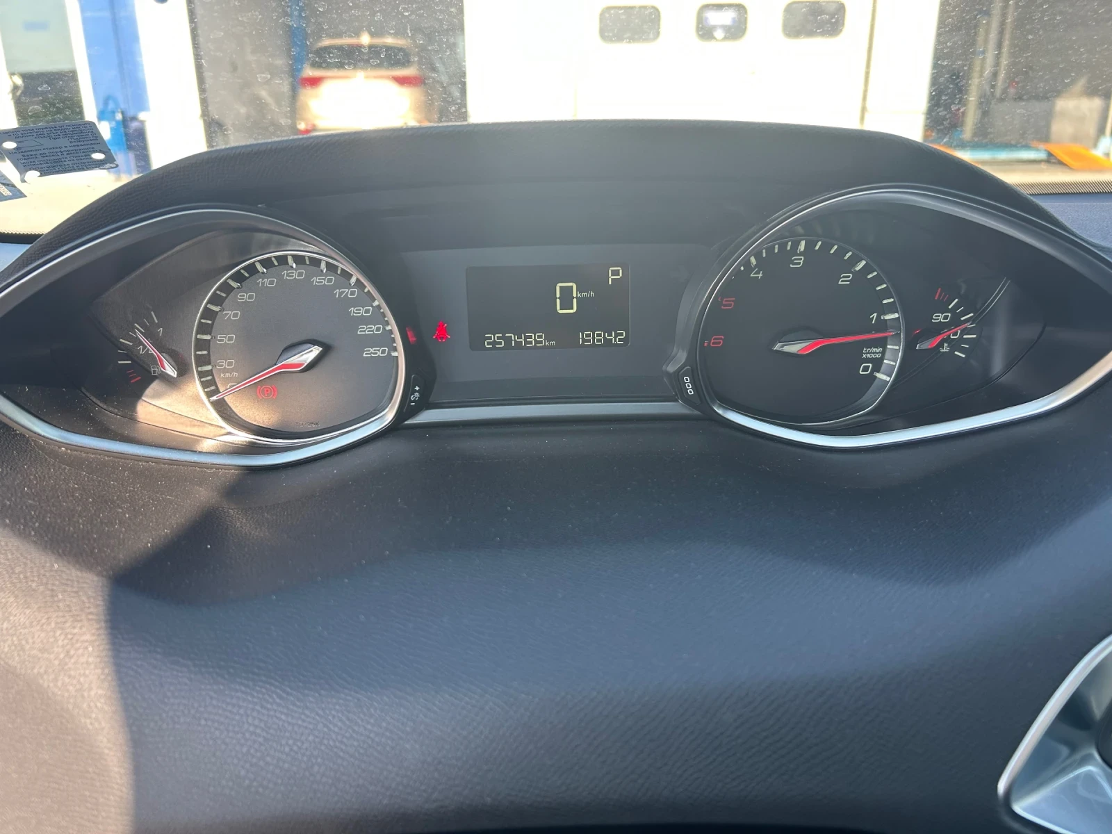 Peugeot 308 1.6BlueHDI Blue Lease Premium , снимка 8 - Автомобили и джипове - 55735954