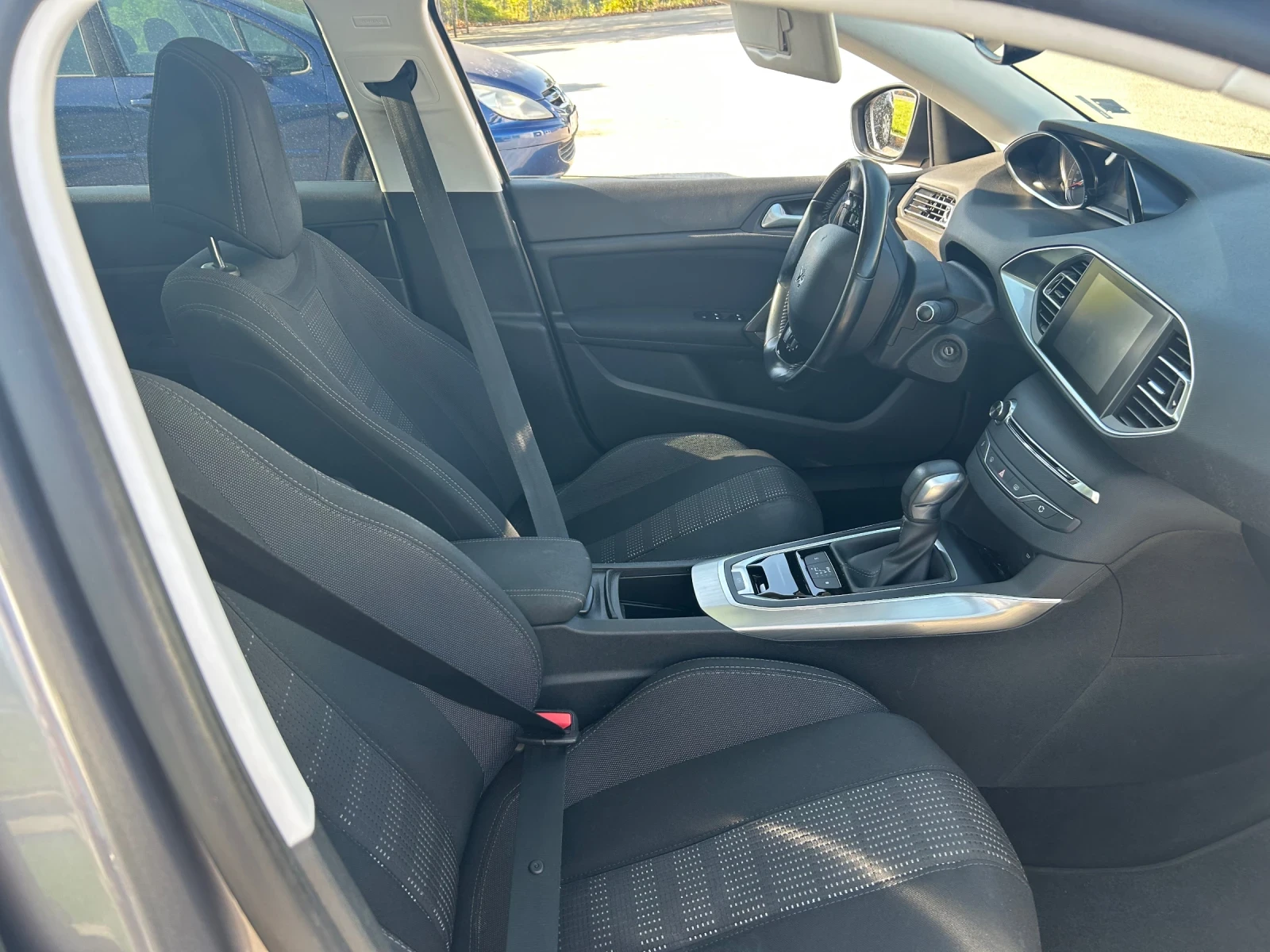 Peugeot 308 1.6BlueHDI Blue Lease Premium , снимка 11 - Автомобили и джипове - 55735954
