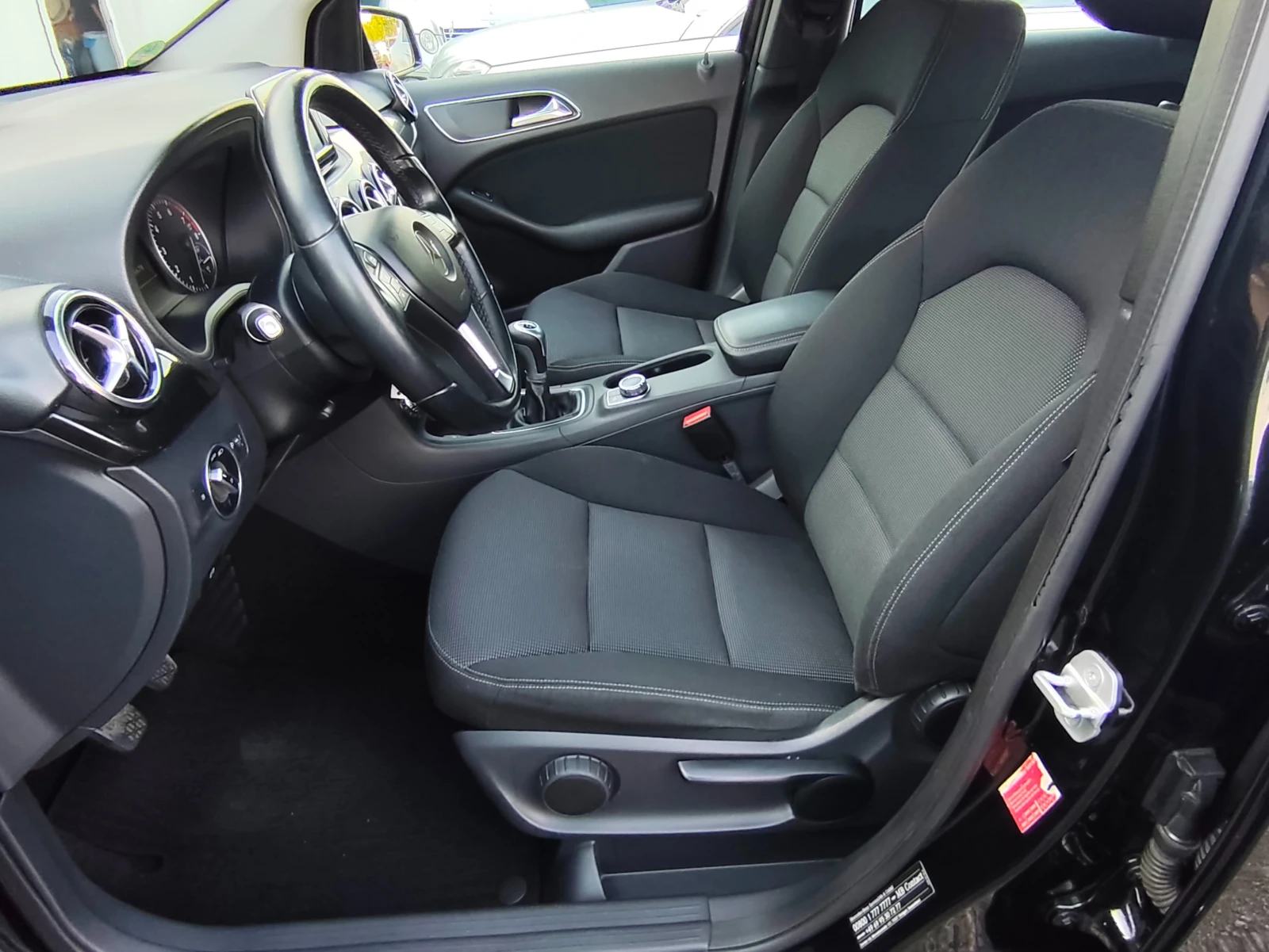 Mercedes-Benz B 180 i 122к.с.  Евро 6 + PDC+ Distronic+ Navi, снимка 9 - Автомобили и джипове - 55812360