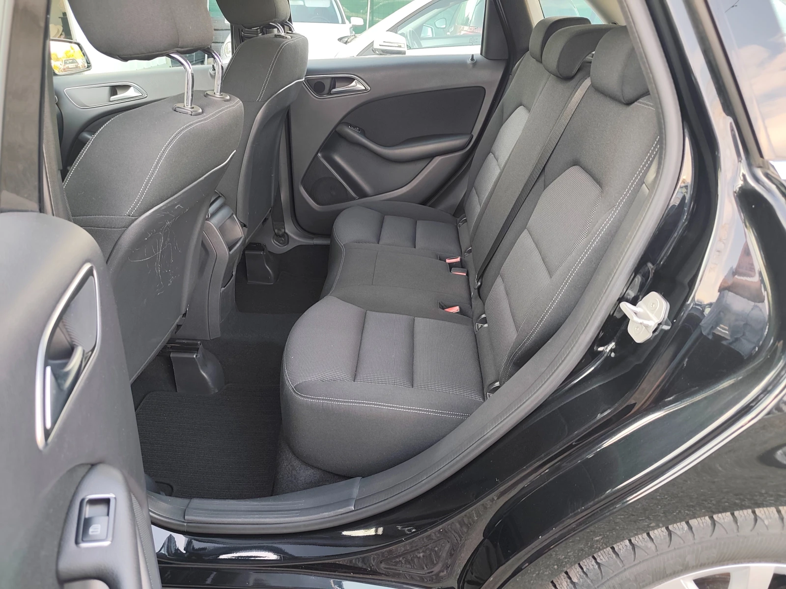 Mercedes-Benz B 180 i 122к.с.  Евро 6 + PDC+ Distronic+ Navi, снимка 12 - Автомобили и джипове - 55812360