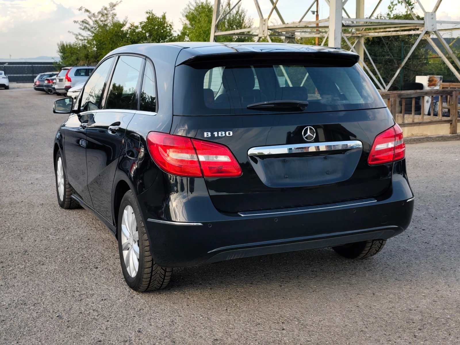 Mercedes-Benz B 180 i 122к.с.  Евро 6 + PDC+ Distronic+ Navi, снимка 4 - Автомобили и джипове - 55812360