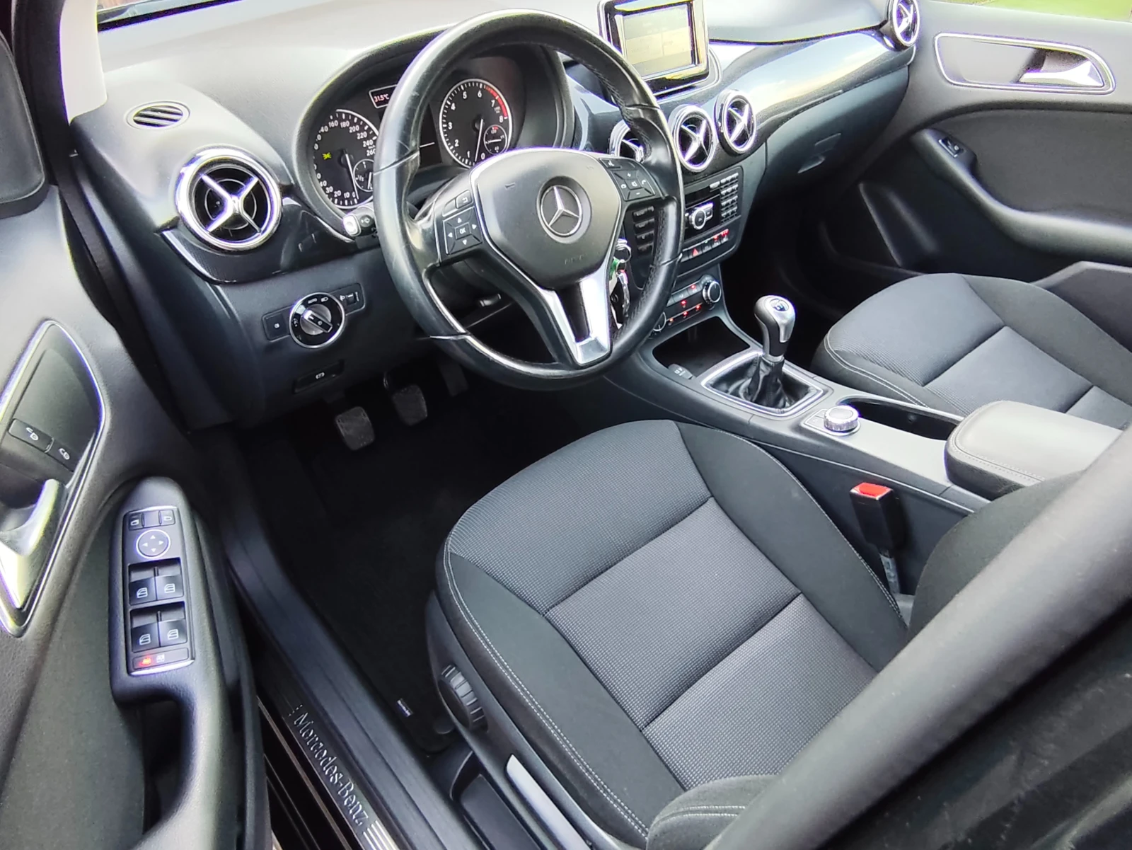 Mercedes-Benz B 180 i 122к.с.  Евро 6 + PDC+ Distronic+ Navi, снимка 7 - Автомобили и джипове - 55812360