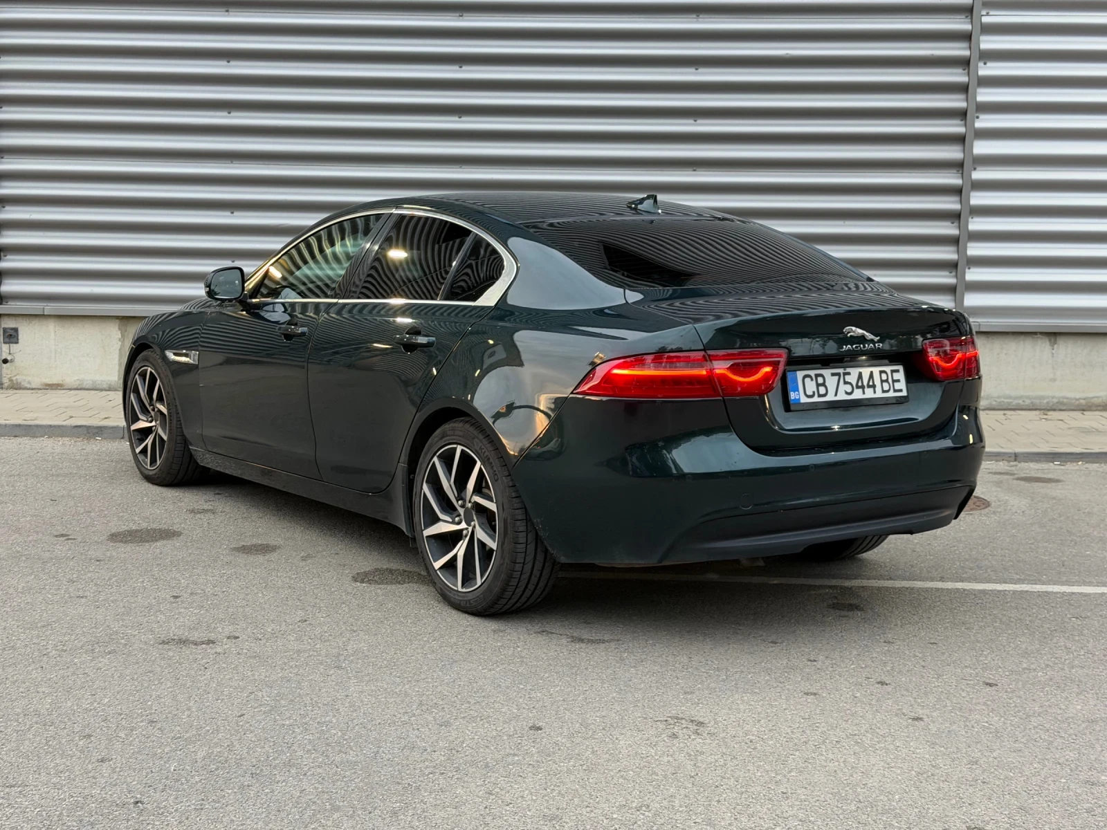 Jaguar XE Регистрирана! Всичко платено до 2027, реални км, снимка 6 - Автомобили и джипове - 55900179