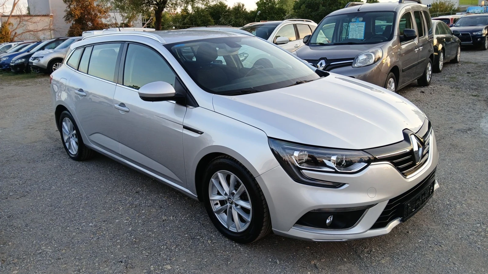 Renault Megane 1, 5 dci euro6b, снимка 2 - Автомобили и джипове - 56144959