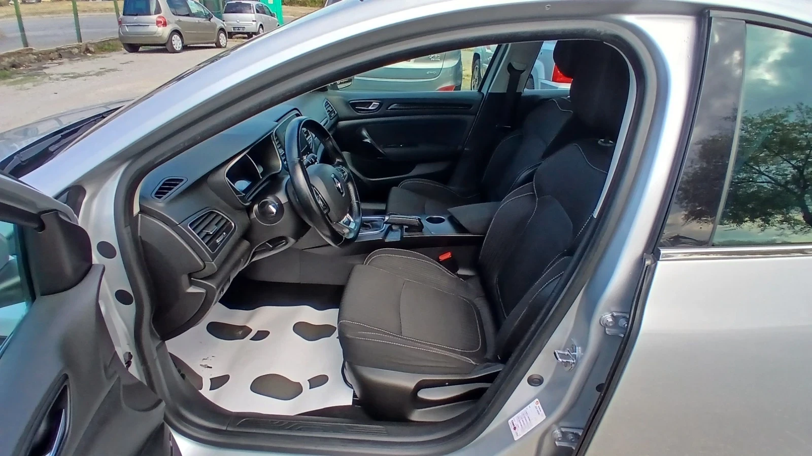 Renault Megane 1, 5 dci euro6b, снимка 8 - Автомобили и джипове - 56144959