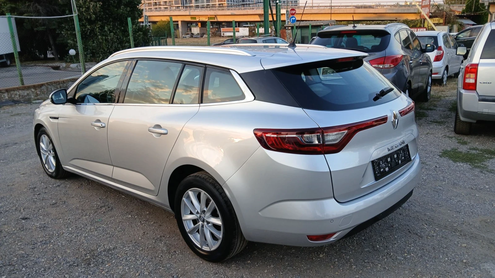 Renault Megane 1, 5 dci euro6b, снимка 5 - Автомобили и джипове - 56144959